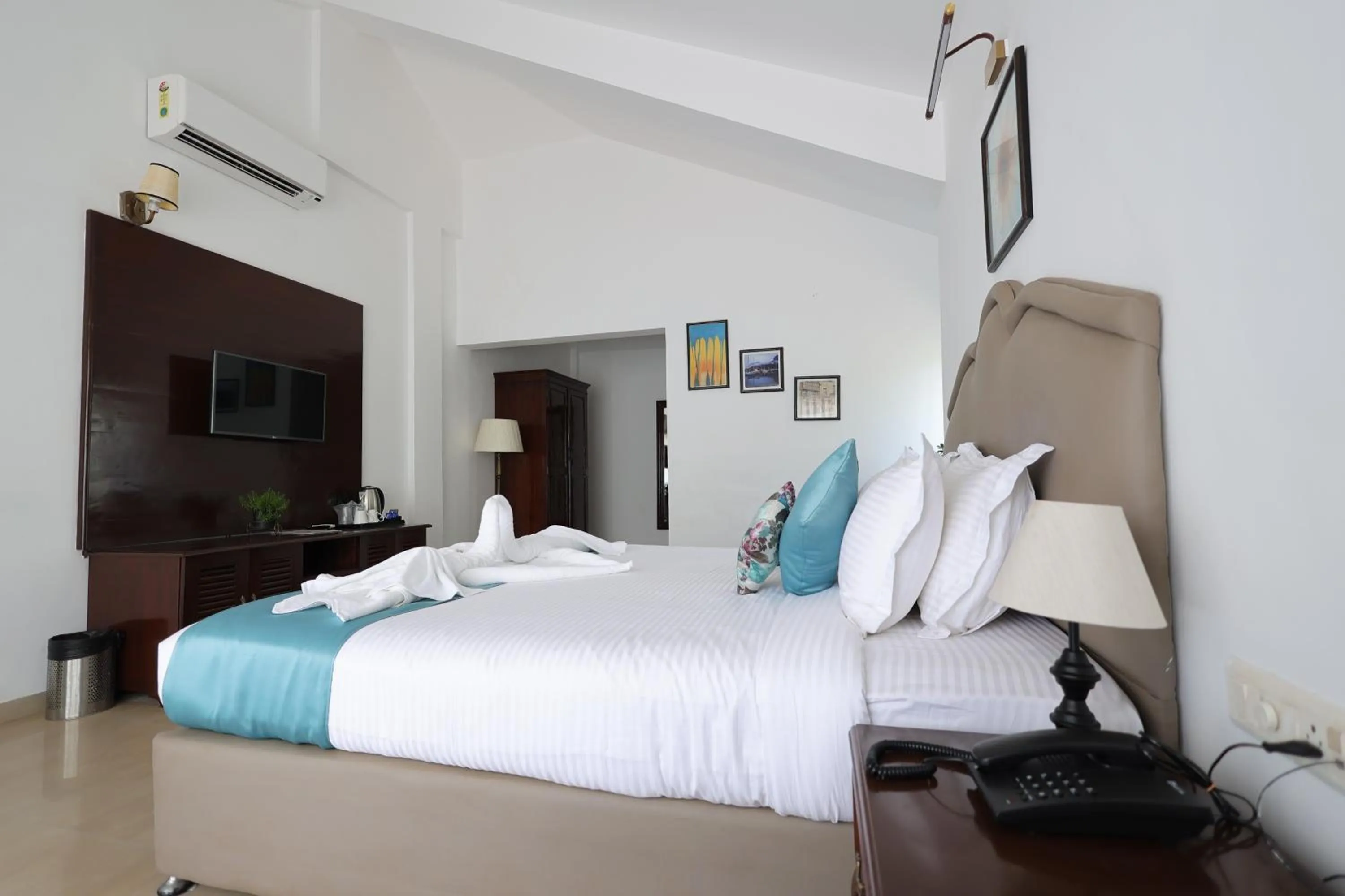 Bed in Casa Ahaana Resort Vagator, By Lavin Hotels