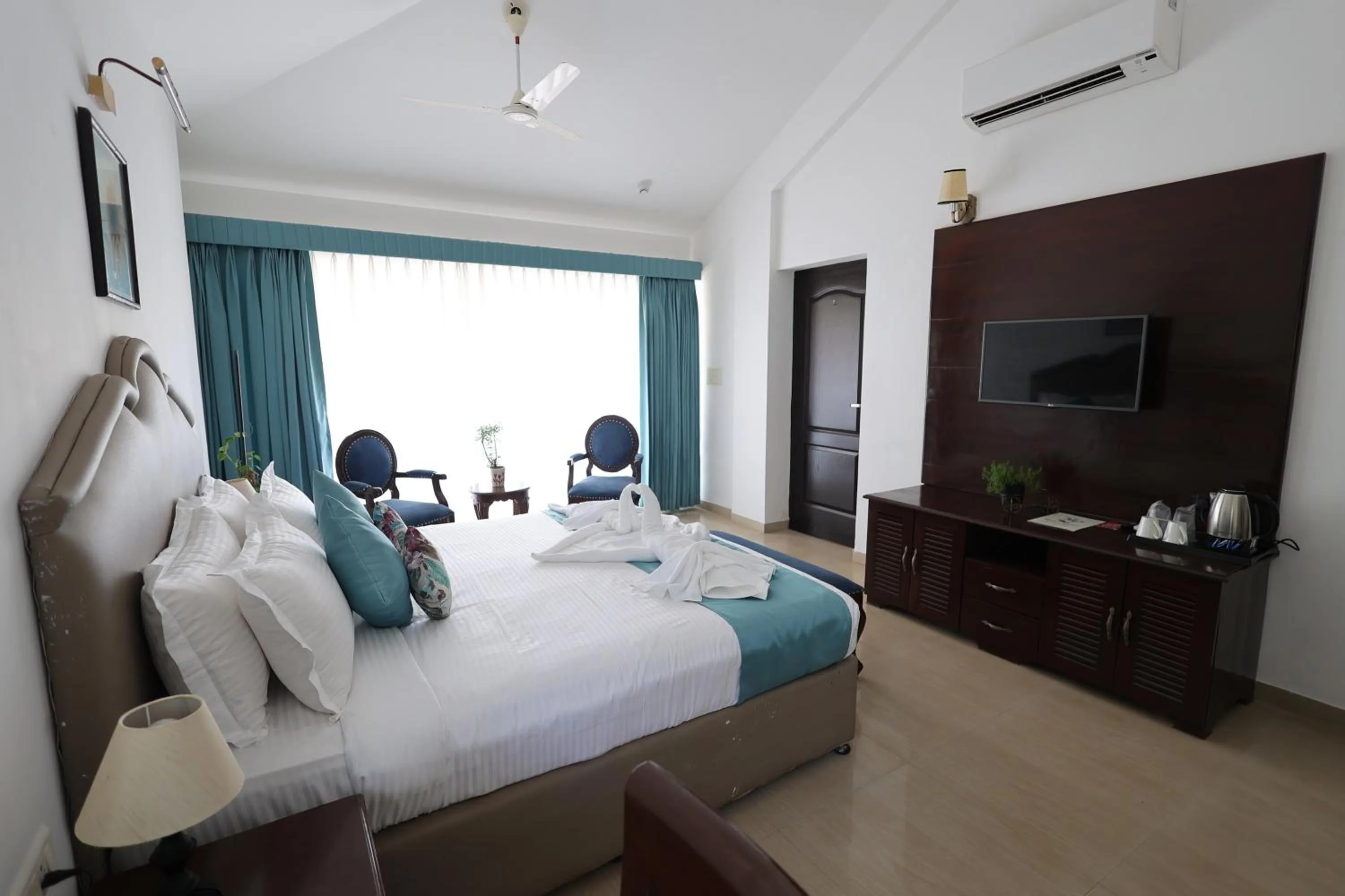 Bed in Casa Ahaana Resort Vagator, By Lavin Hotels