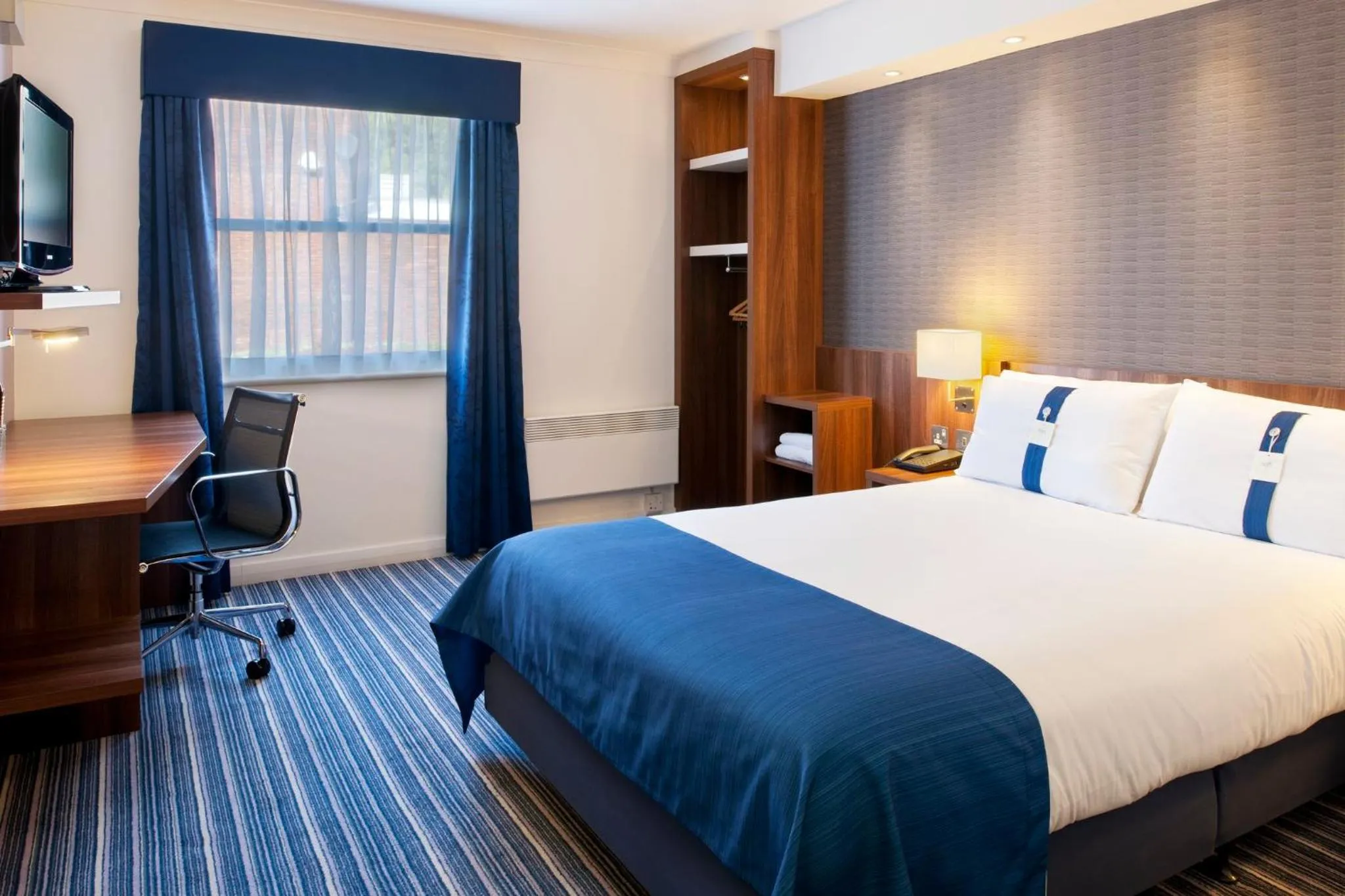 Photo of the whole room, Bed in Holiday Inn Express Leeds-East by IHG