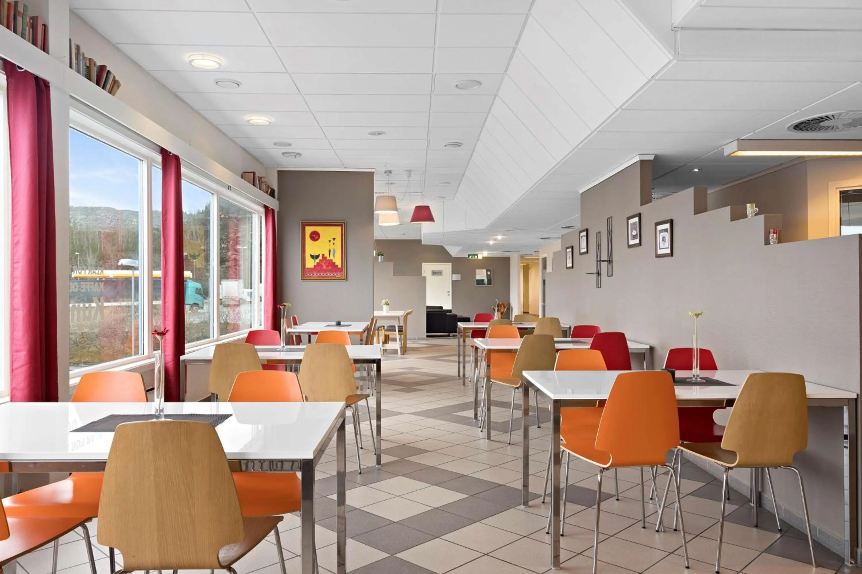 Restaurant/places to eat in Stav Hotel