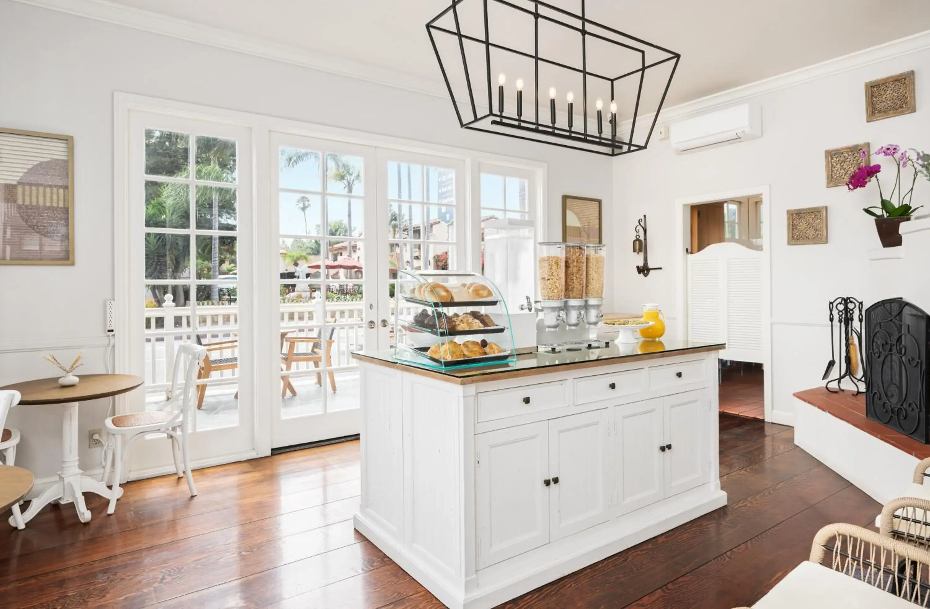 Lavender Inn by the Sea Lavender Inn by the Sea