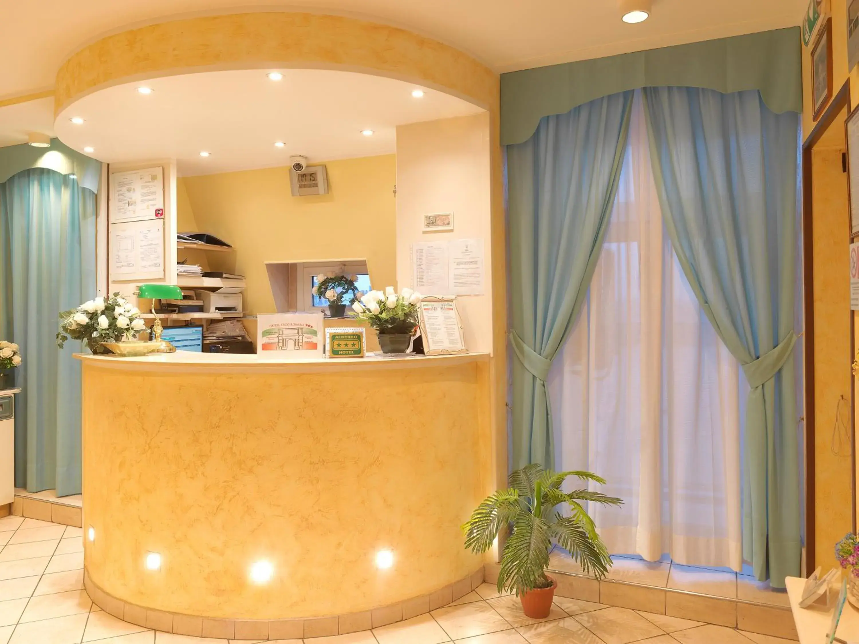 Lobby or reception in Hotel Arco Romana Lobby or reception in Hotel Arco Romana