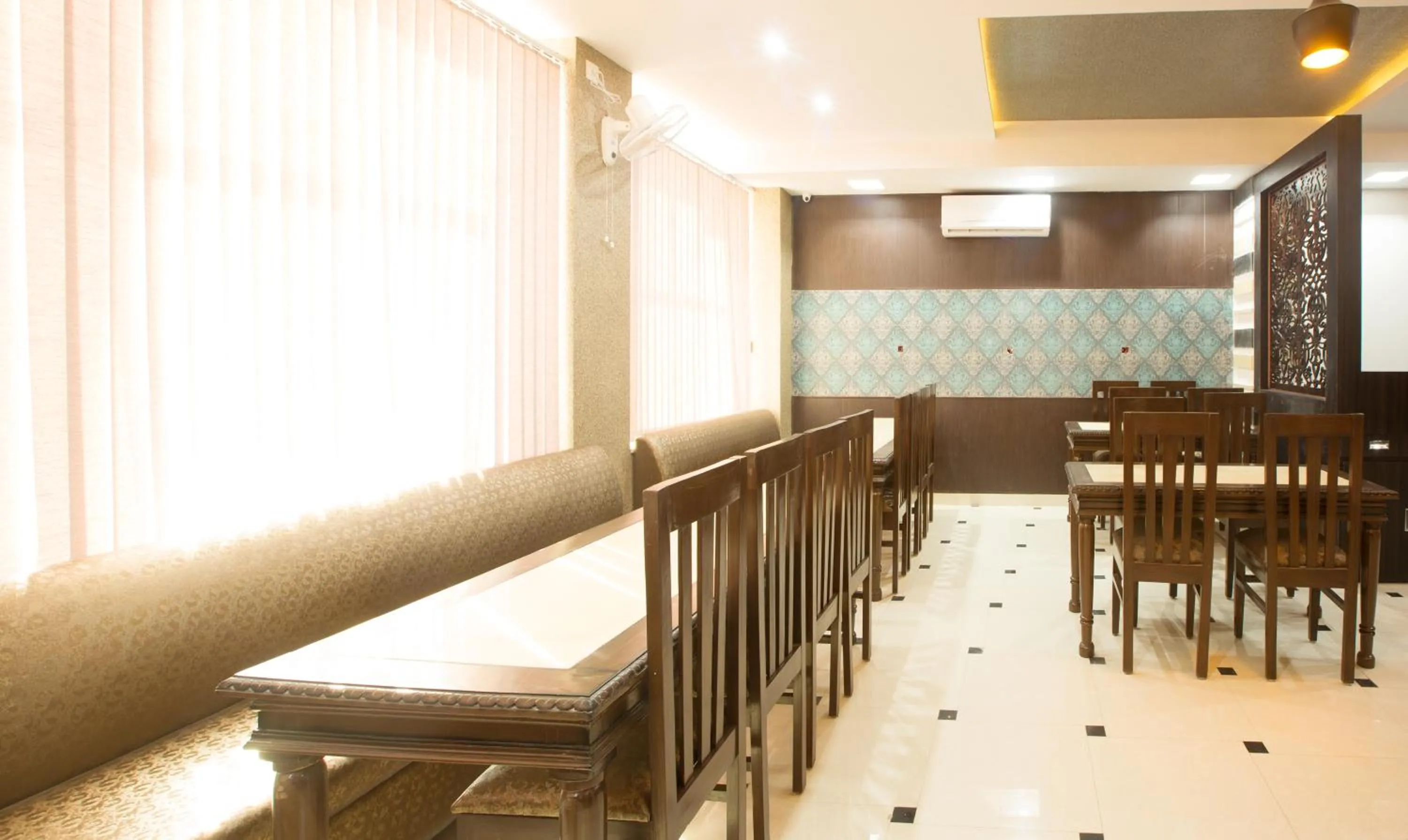 Restaurant/places to eat in Vibhav Grand
