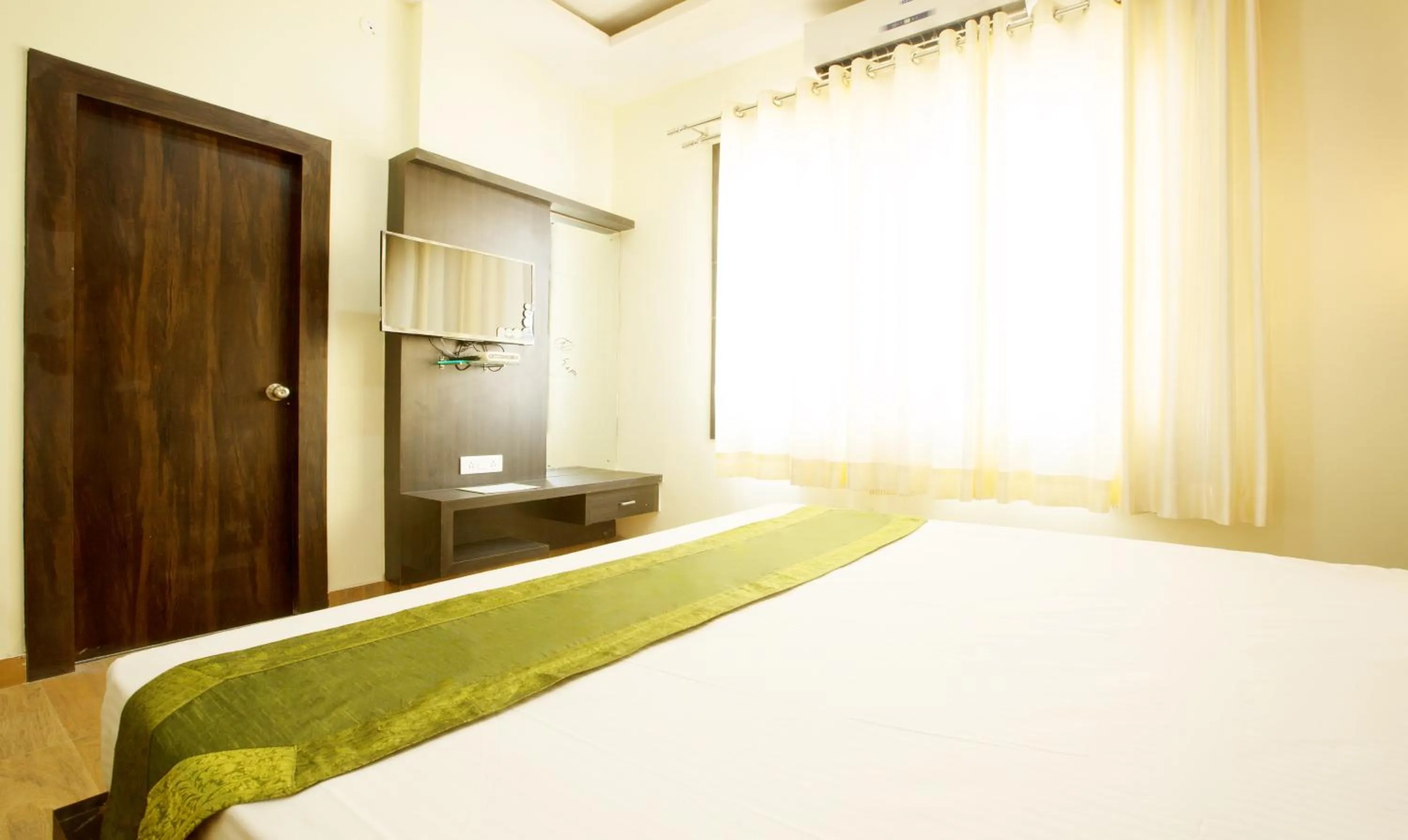 Photo of the whole room, Bed in Vibhav Grand