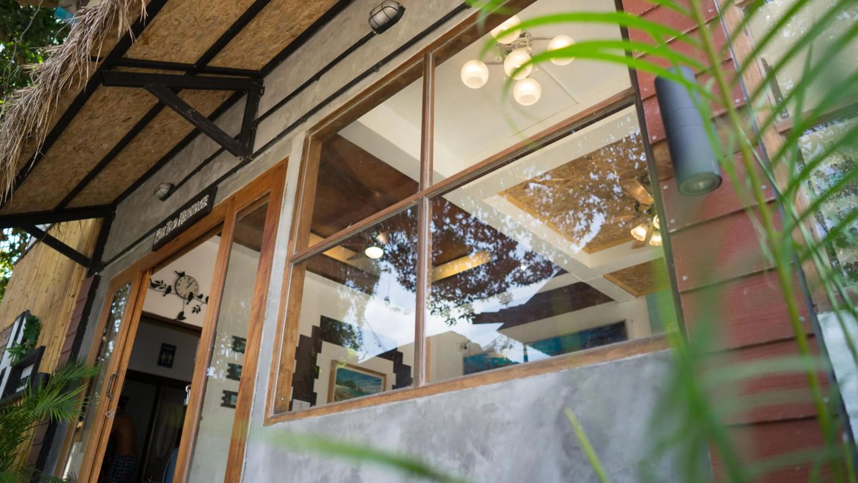 Facade/entrance in Koh Tao Heritage