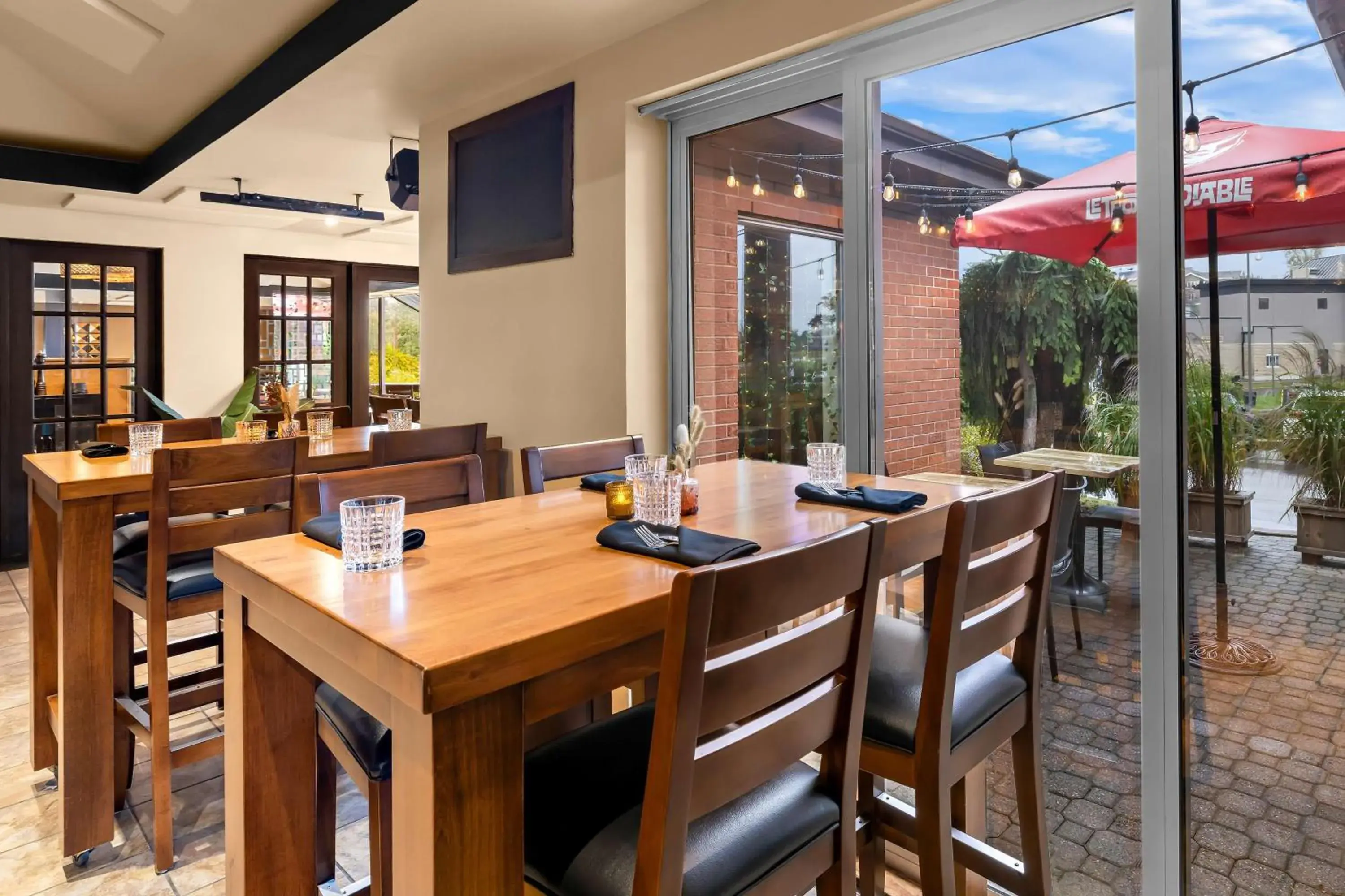 Lounge or bar in Best Western Hotel St. Jerome Lounge or bar in Best Western Hotel St. Jerome