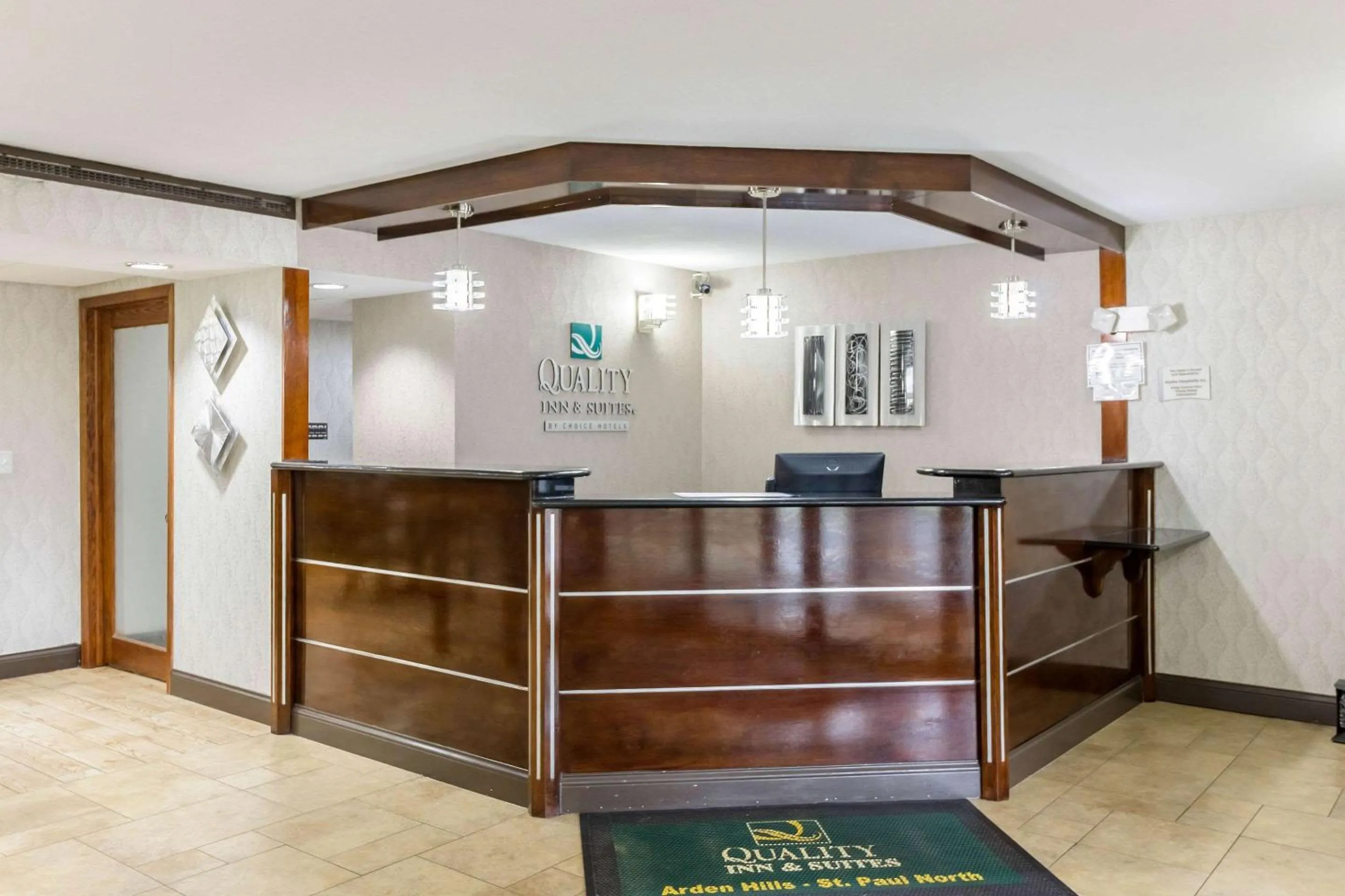 Lobby or reception in Quality Inn & Suites Arden Hills - Saint Paul North