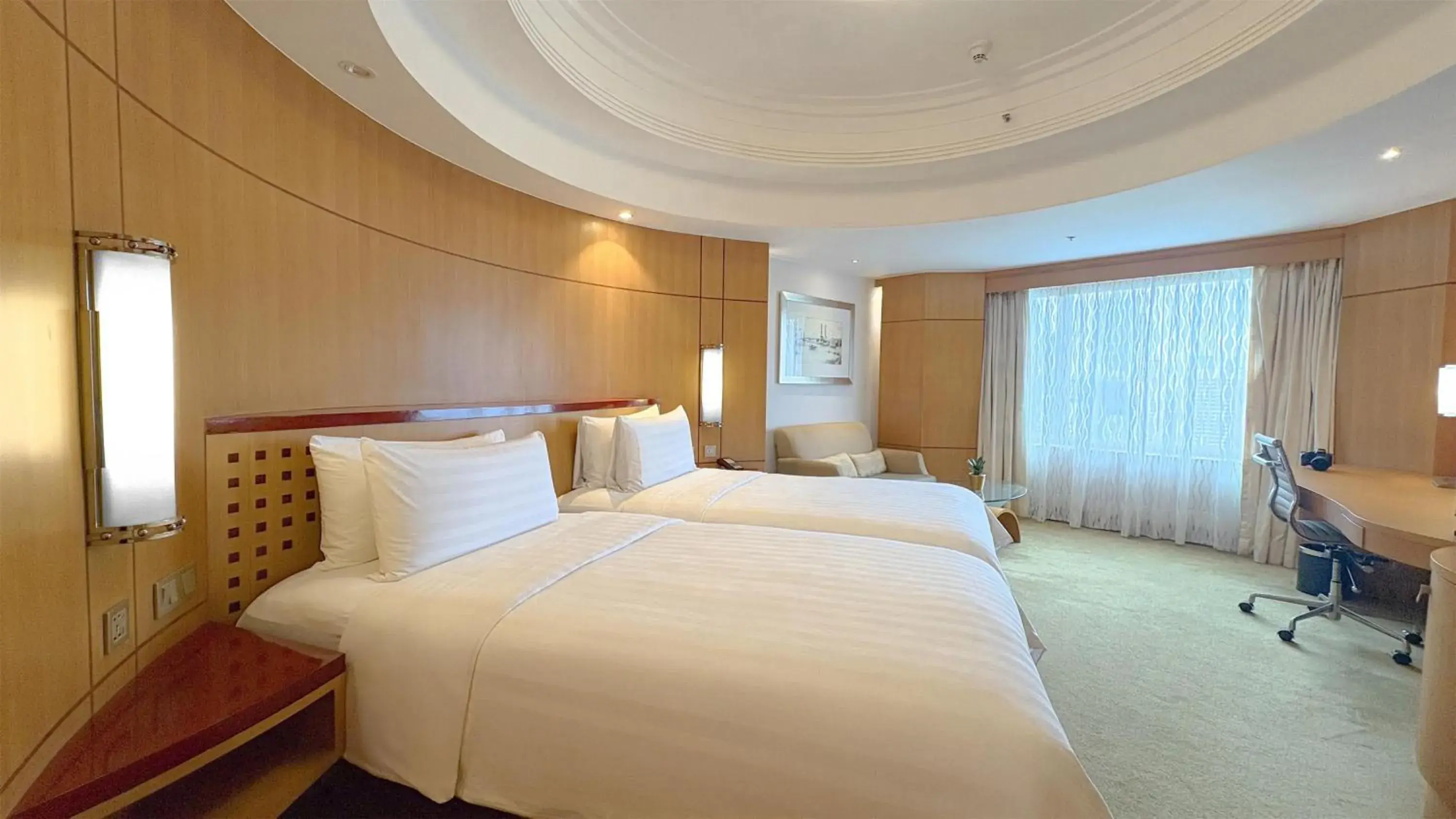 Bedroom, Bed in Makati Shangri-La, Manila Bedroom, Bed in Makati Shangri-La, Manila