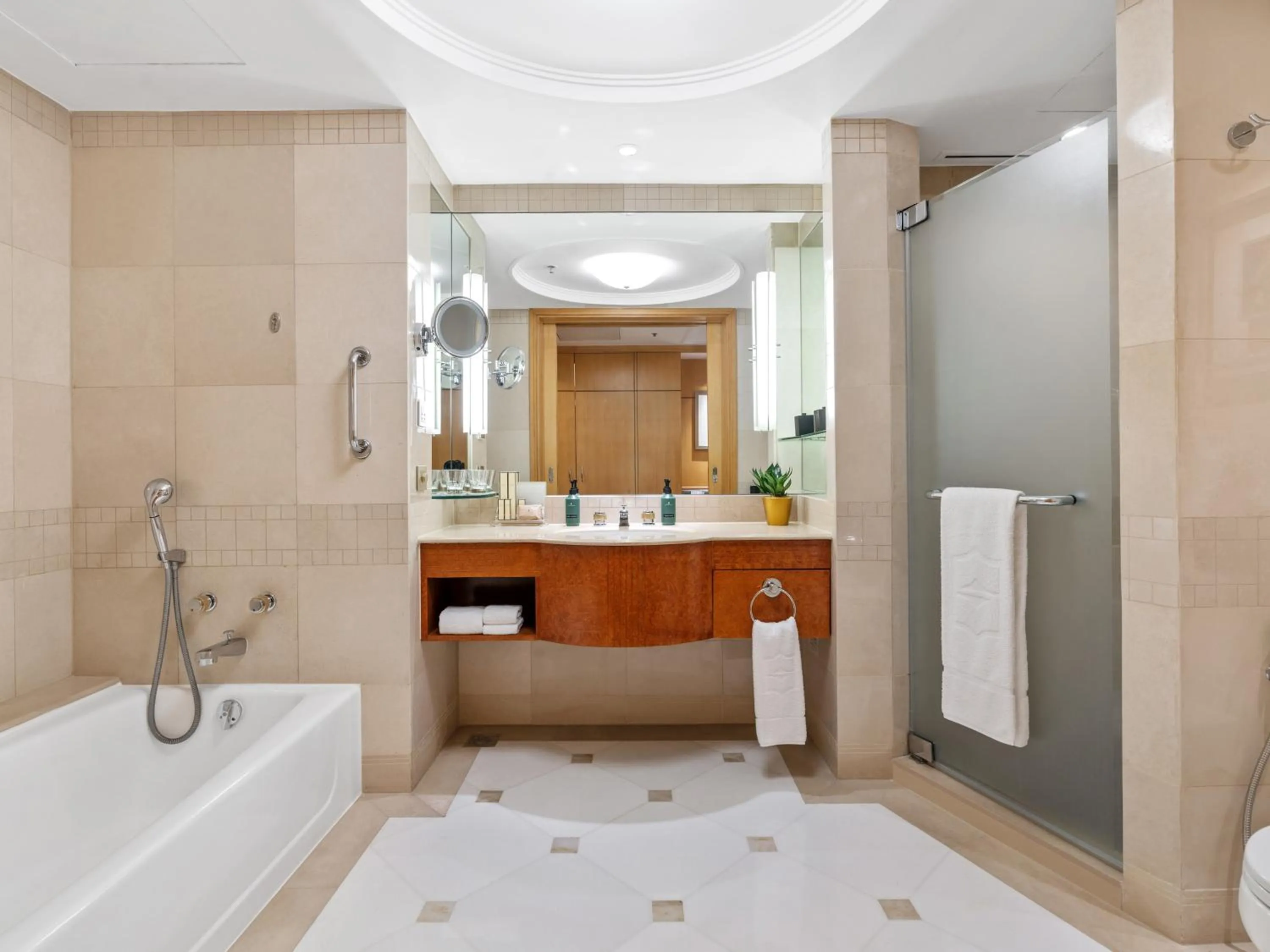 Bathroom in Makati Shangri-La, Manila