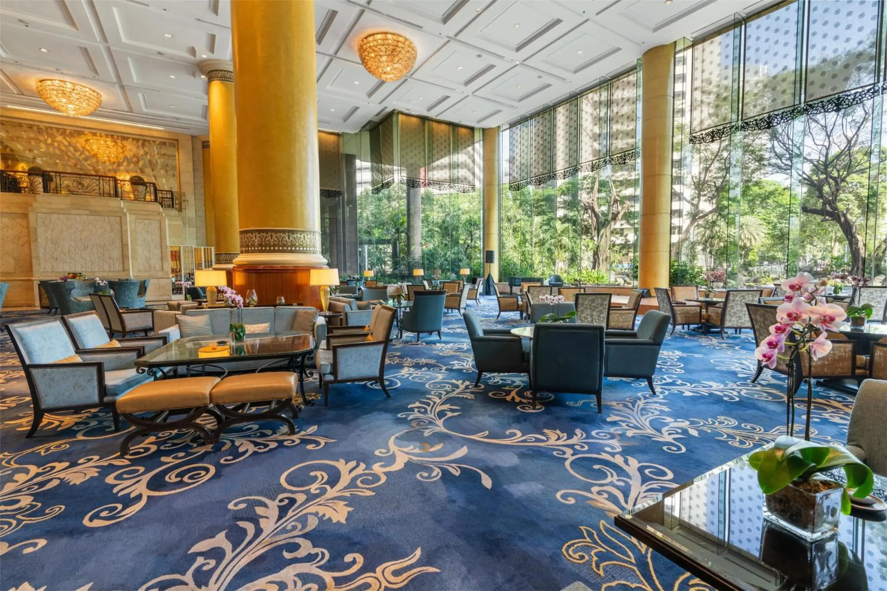 Food and drinks in Makati Shangri-La, Manila Food and drinks in Makati Shangri-La, Manila