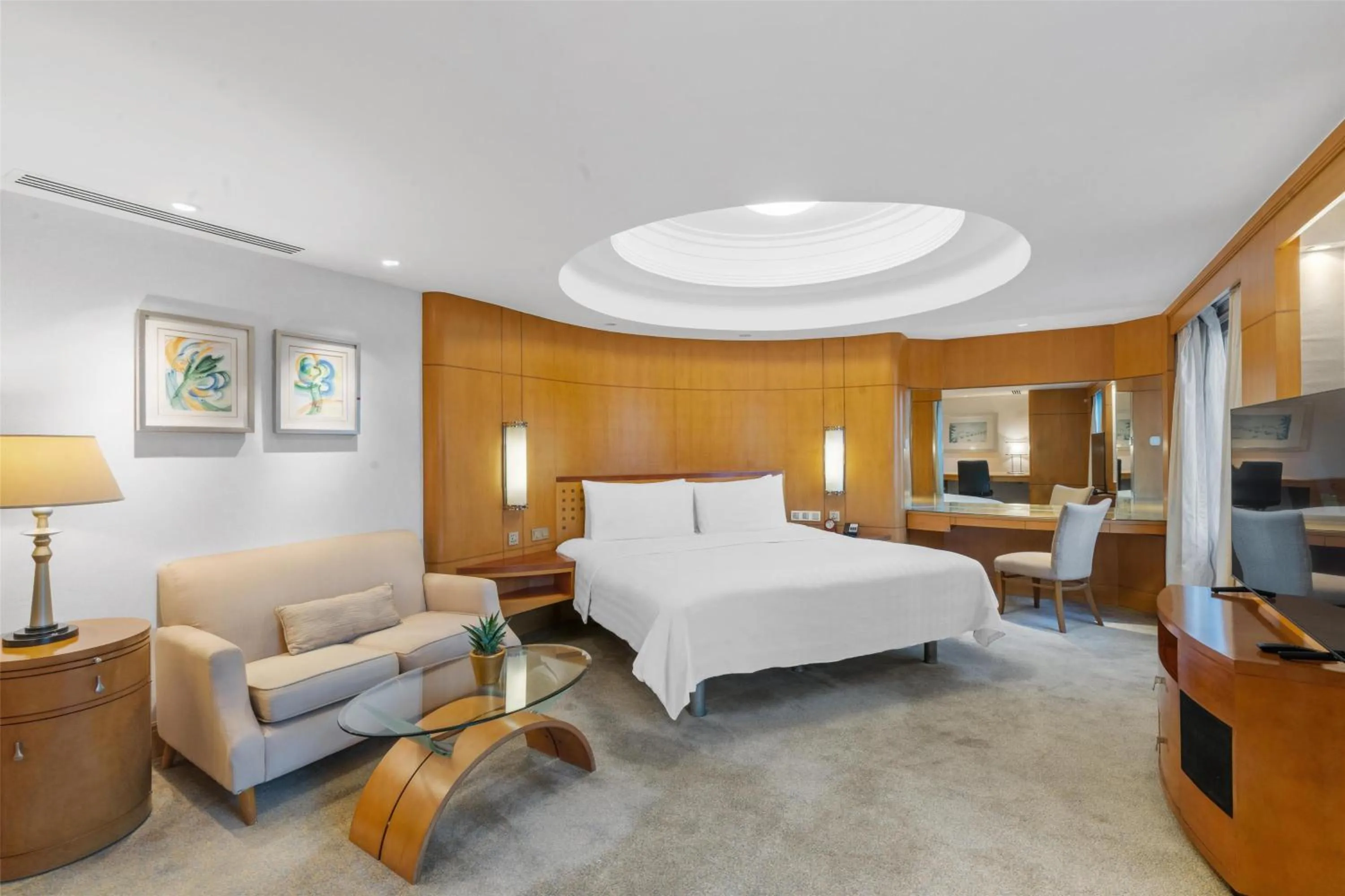 Bedroom, Bed in Makati Shangri-La, Manila