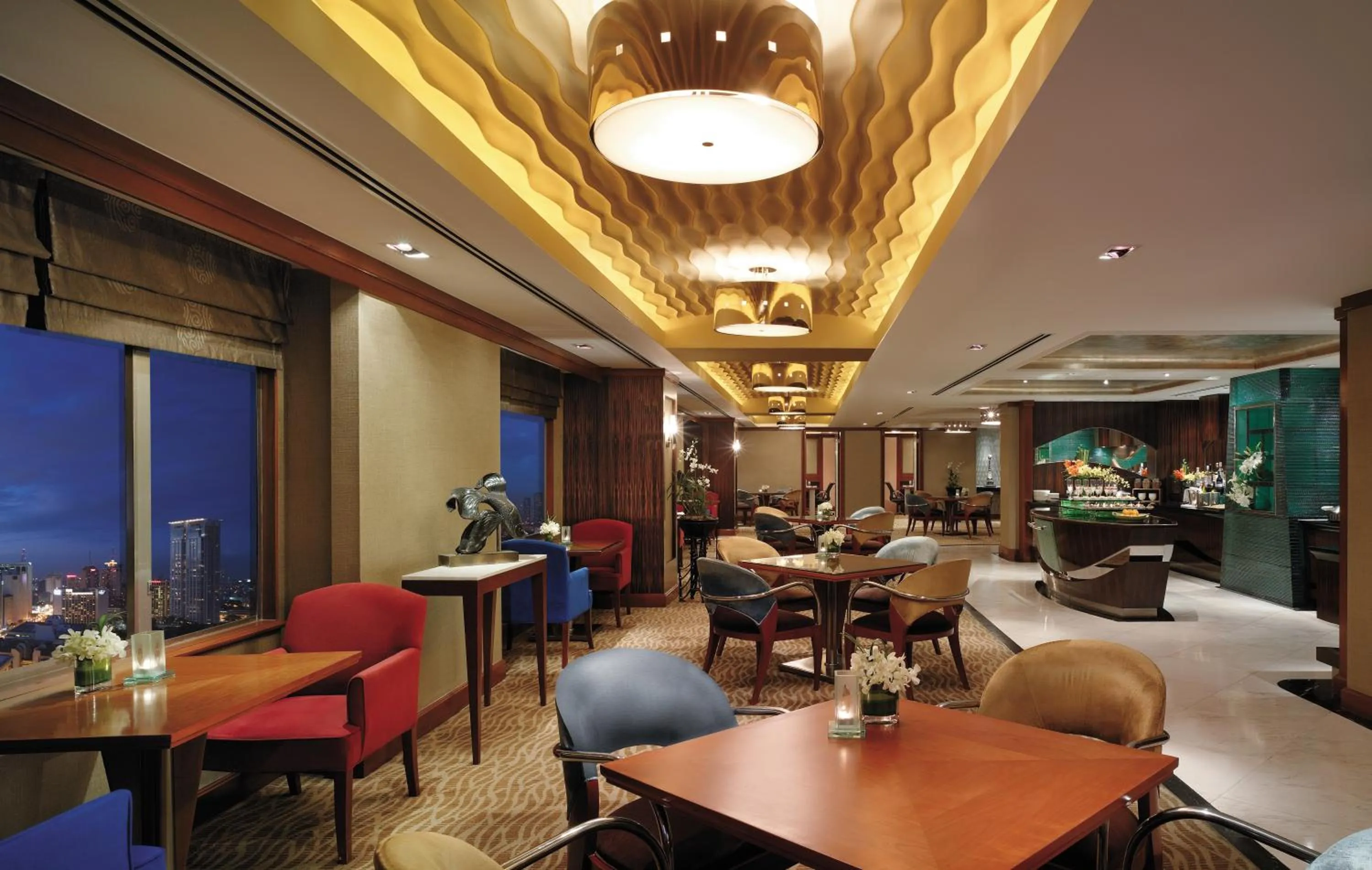 Lounge or bar in Makati Shangri-La, Manila