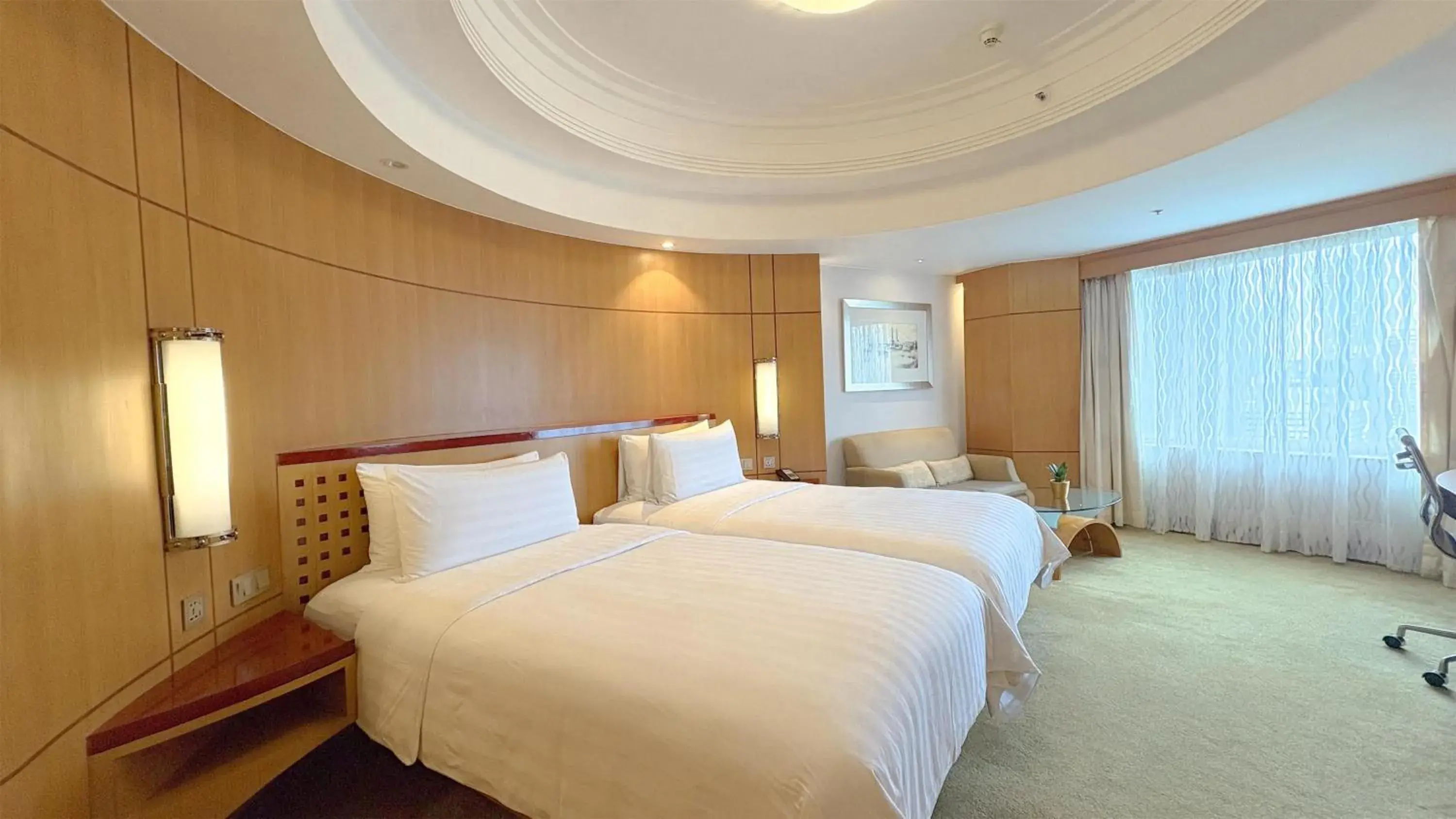 Bedroom, Bed in Makati Shangri-La, Manila Bedroom, Bed in Makati Shangri-La, Manila