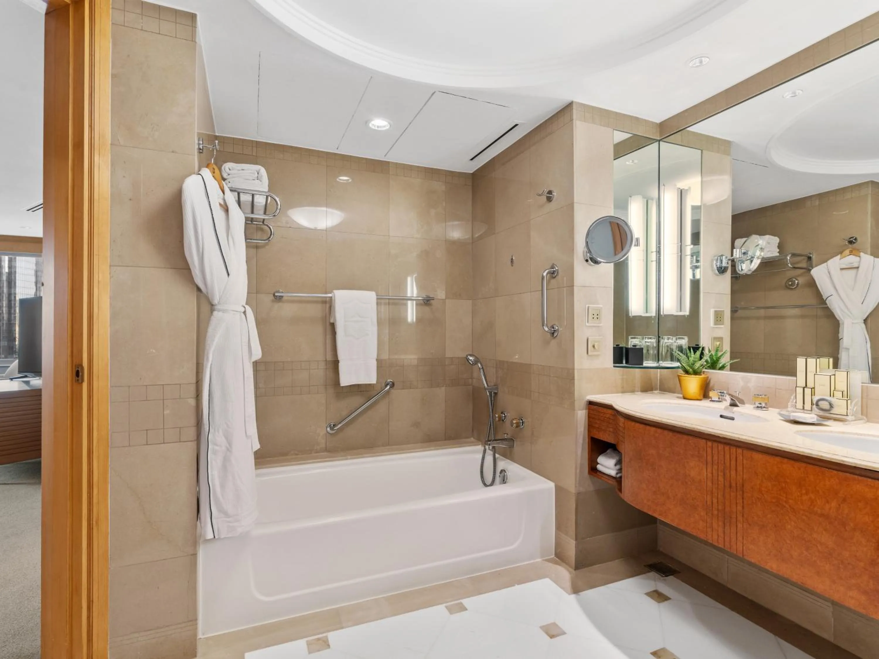 Bathroom in Makati Shangri-La, Manila