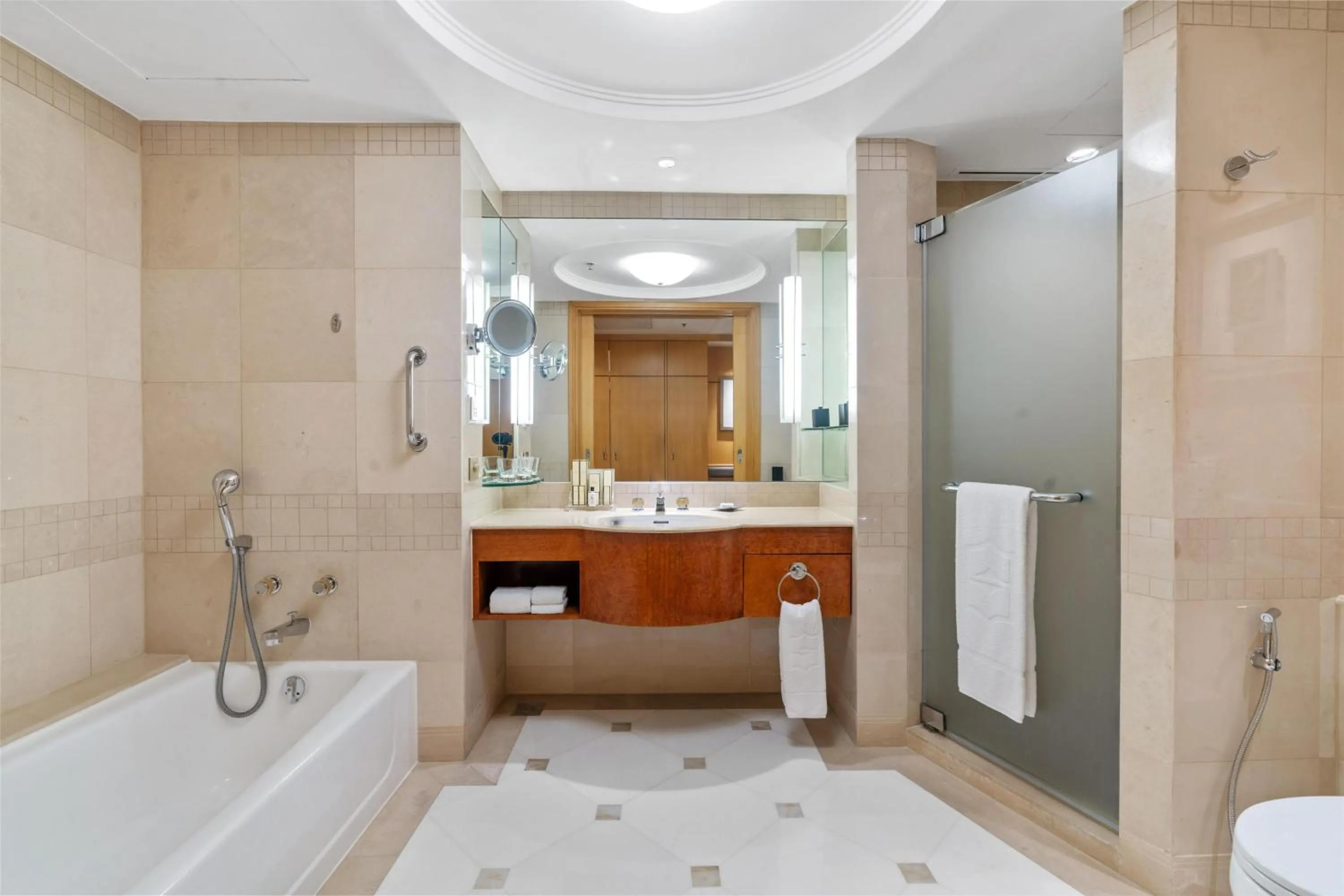 Bathroom in Makati Shangri-La, Manila