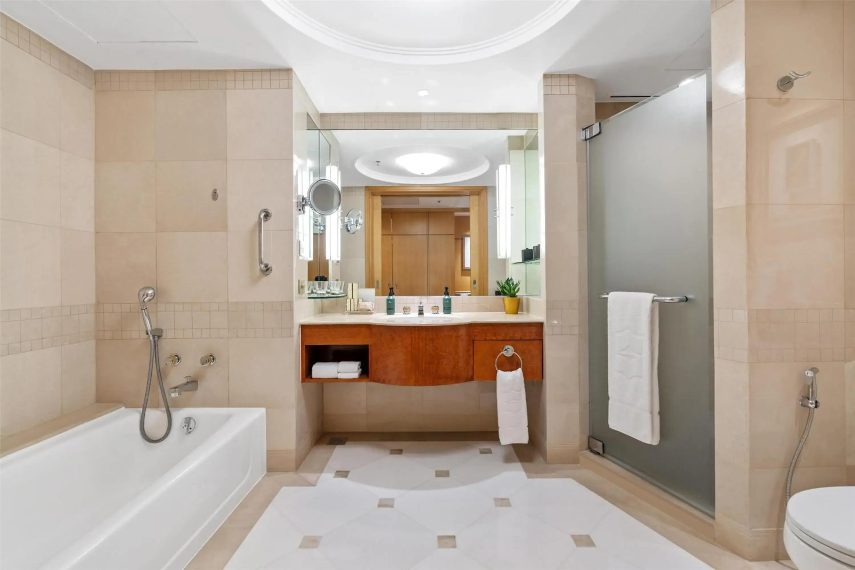 Bathroom in Makati Shangri-La, Manila Bathroom in Makati Shangri-La, Manila