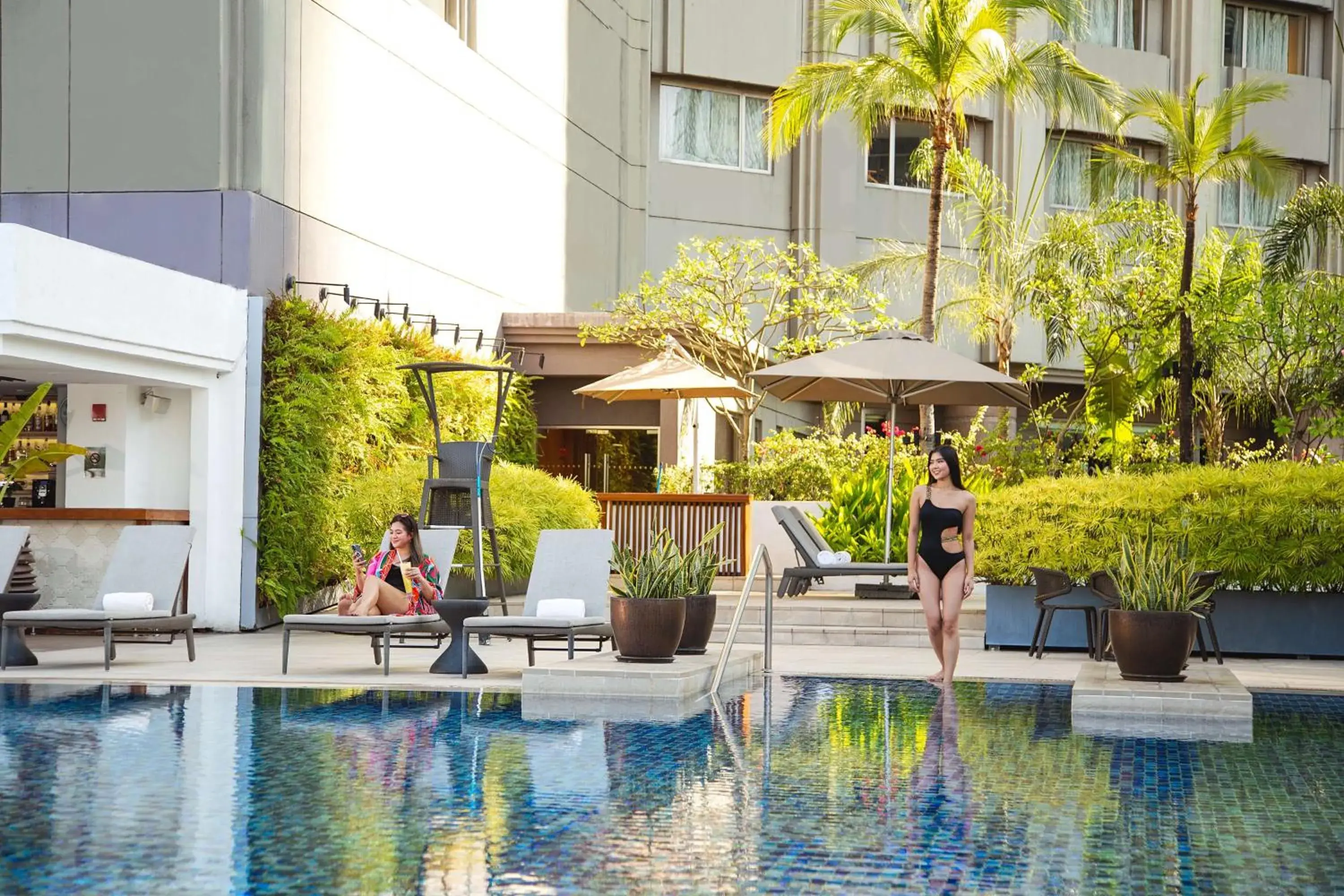 Pool view in Makati Shangri-La, Manila Pool view in Makati Shangri-La, Manila