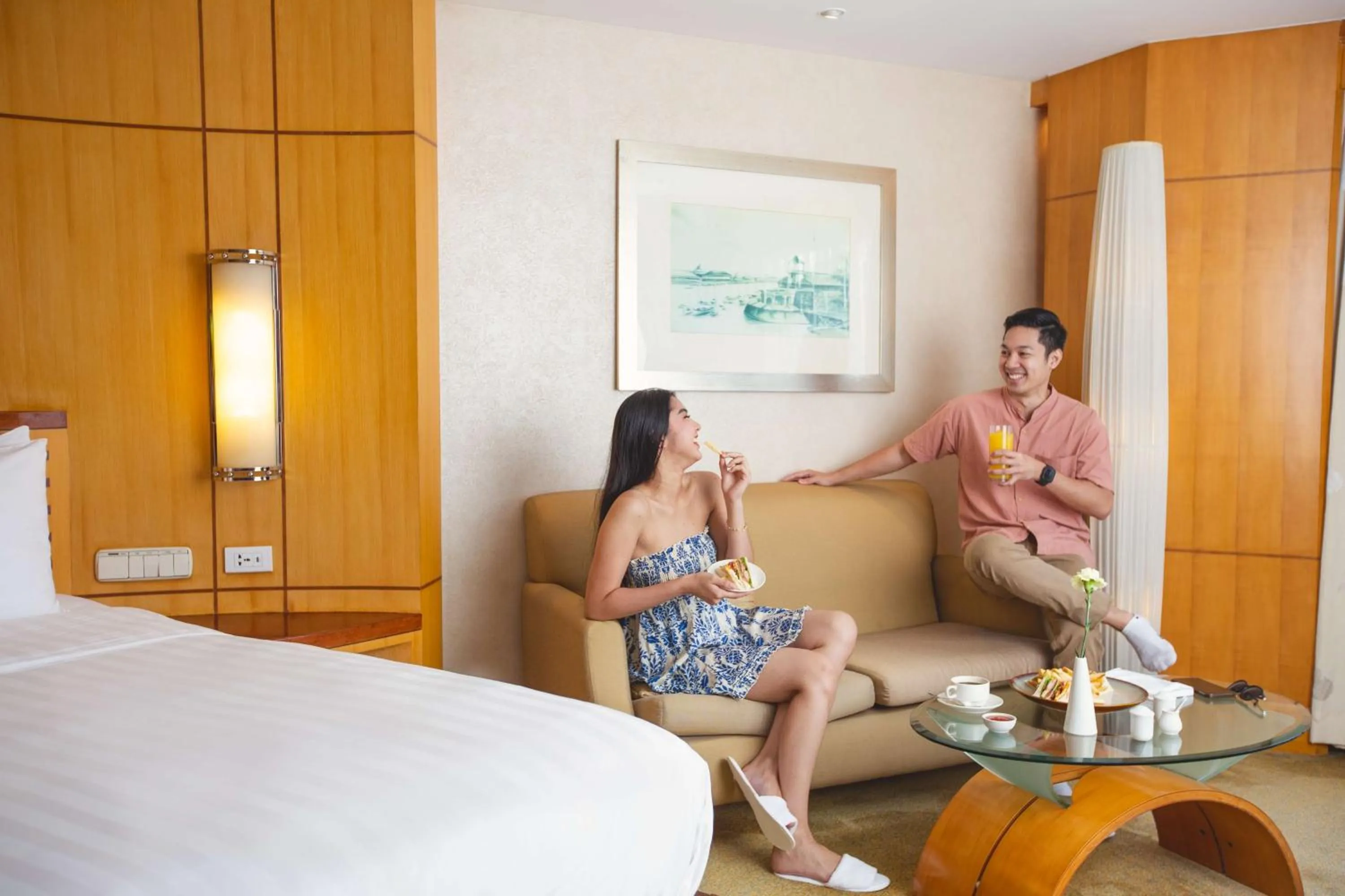 Bedroom, Bed in Makati Shangri-La, Manila