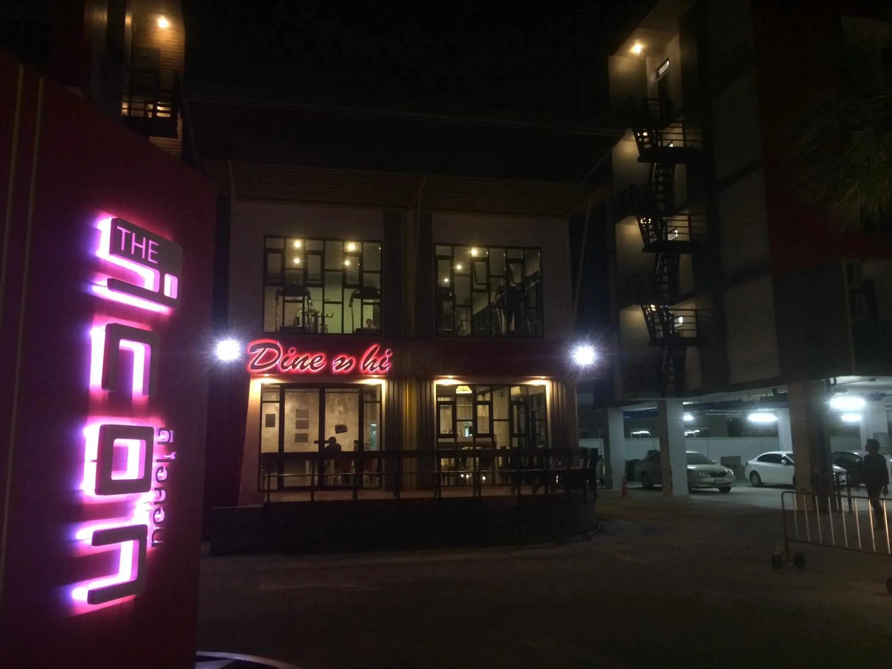 Restaurant/places to eat in The Icon service apartment