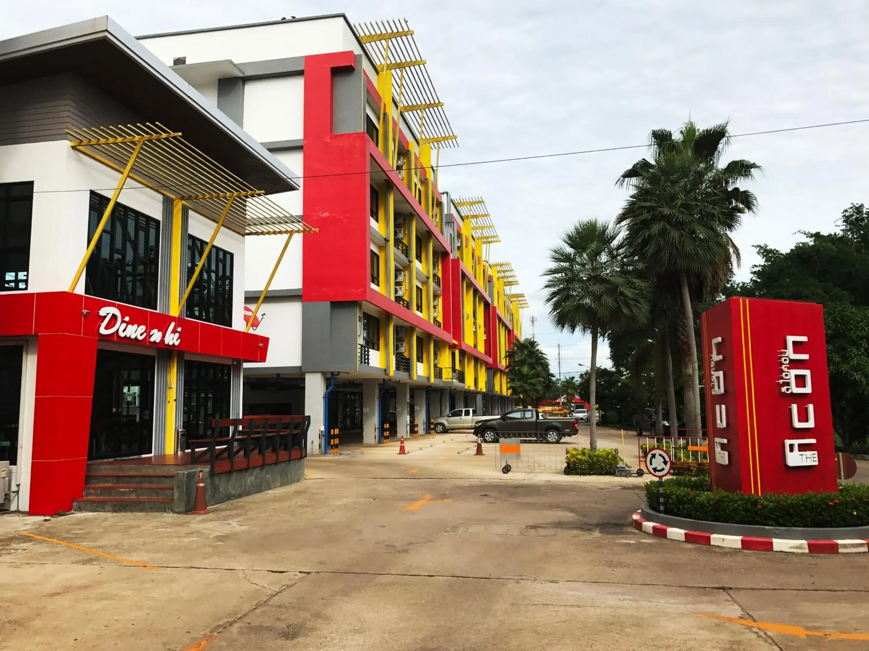 Facade/entrance in The Icon service apartment Facade/entrance in The Icon service apartment