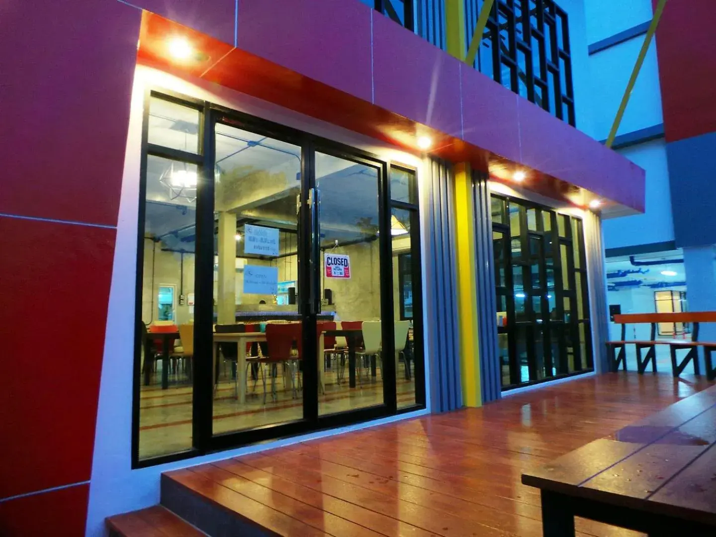 Restaurant/places to eat in The Icon service apartment Restaurant/places to eat in The Icon service apartment