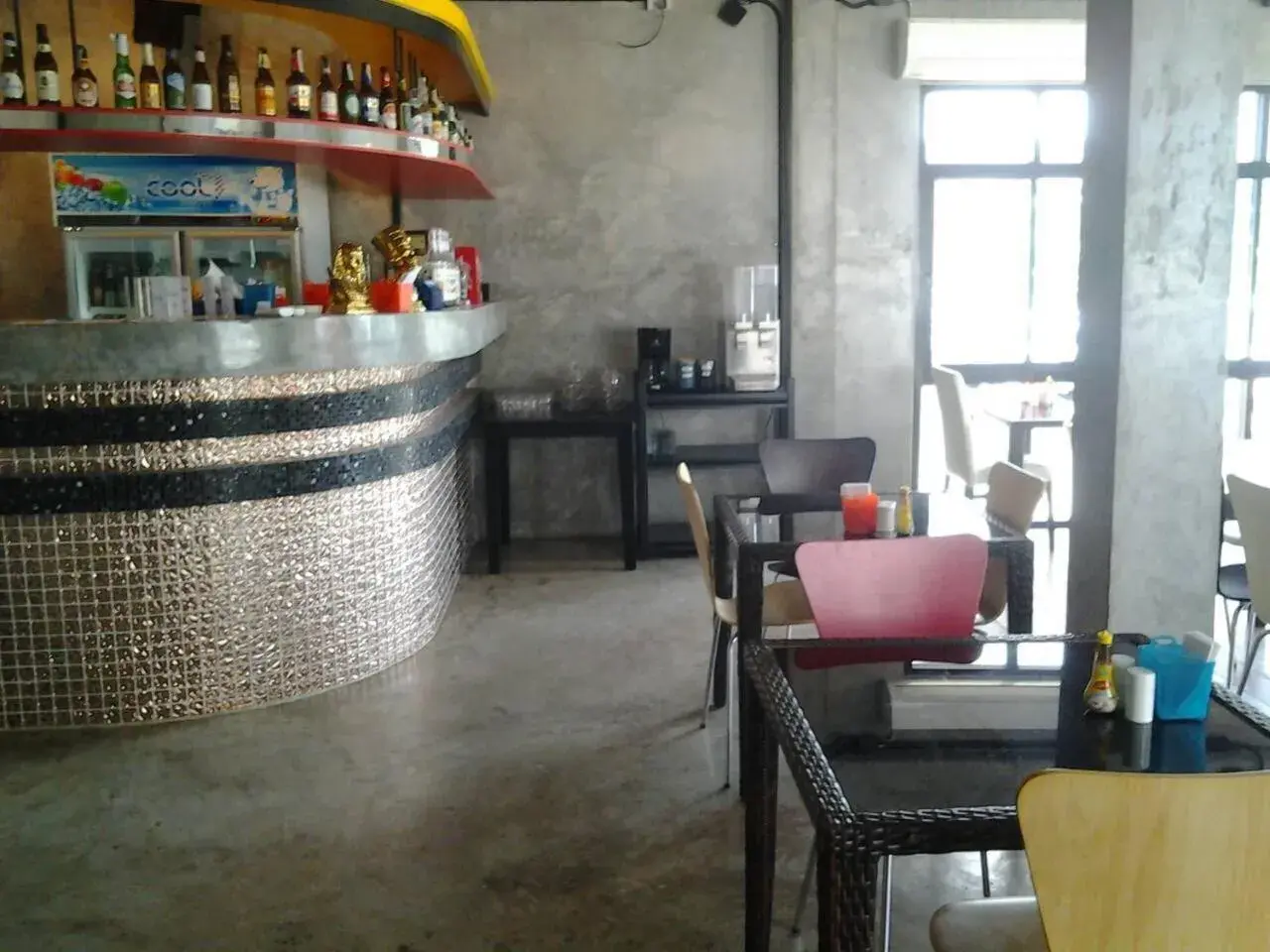 Restaurant/places to eat in The Icon service apartment Restaurant/places to eat in The Icon service apartment