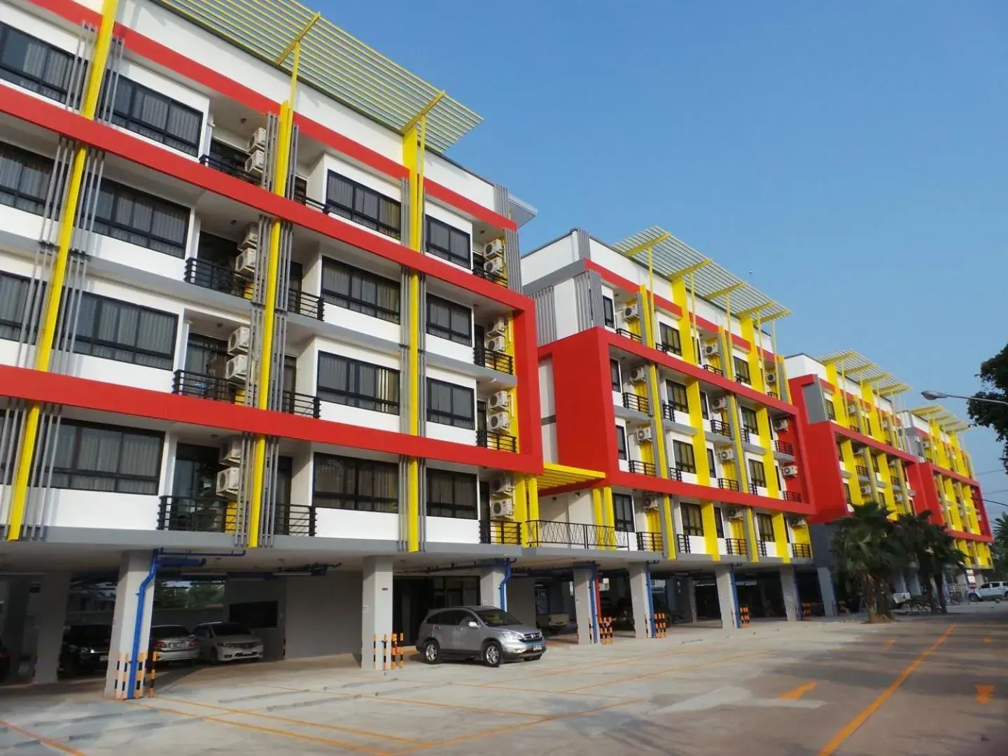 Facade/entrance in The Icon service apartment Facade/entrance in The Icon service apartment