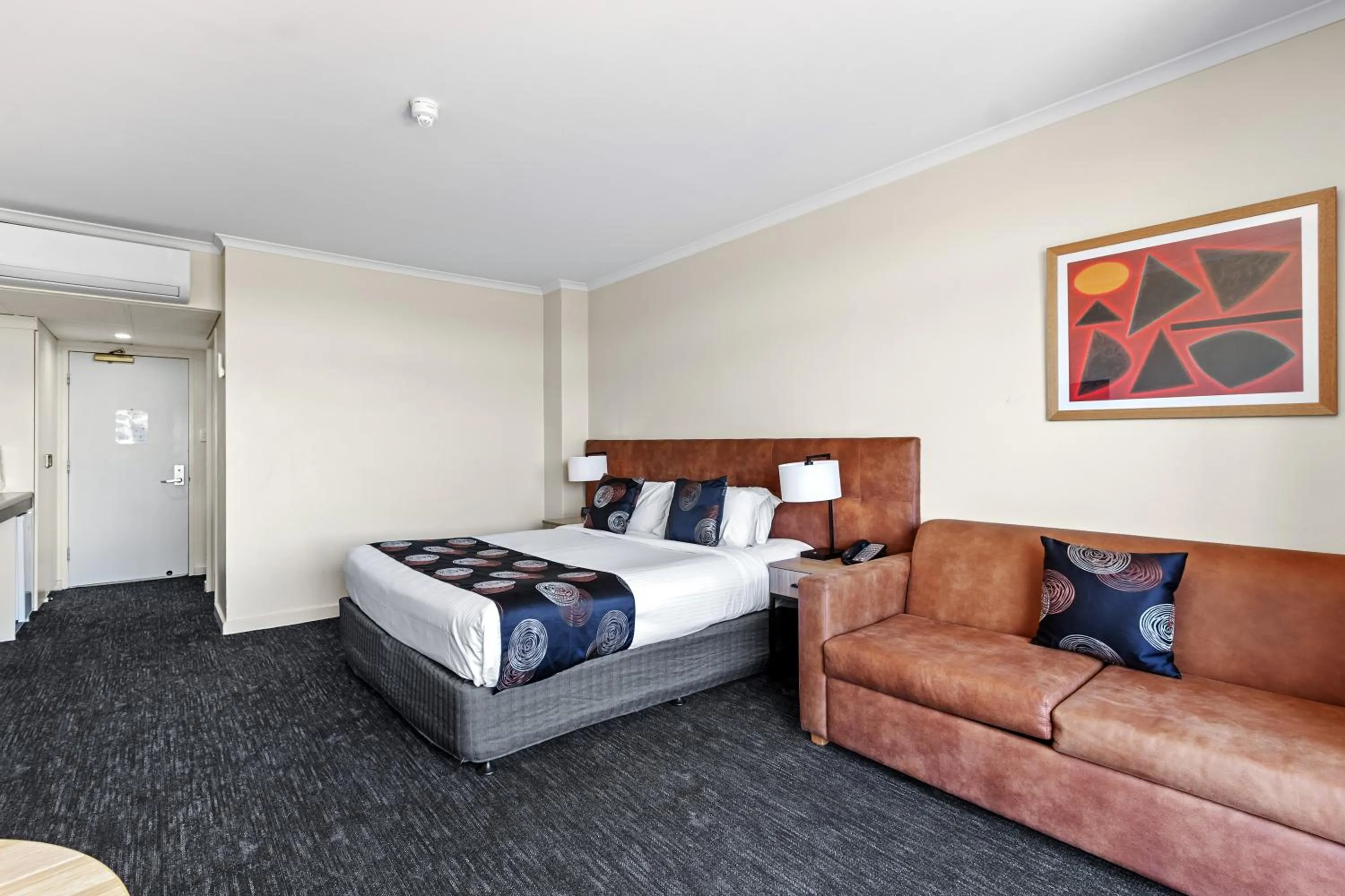 Bedroom, Bed in Comfort Hotel Adelaide Meridien