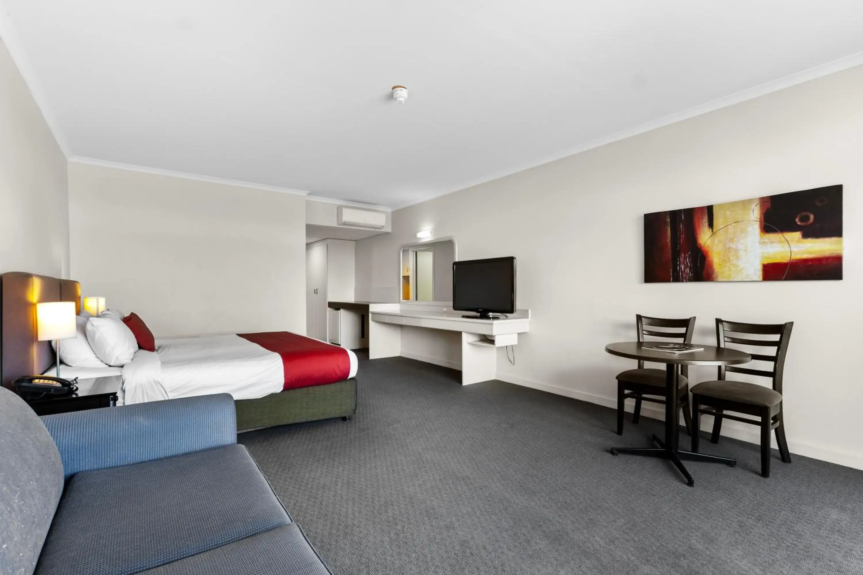 Bed in Comfort Hotel Adelaide Meridien Bed in Comfort Hotel Adelaide Meridien
