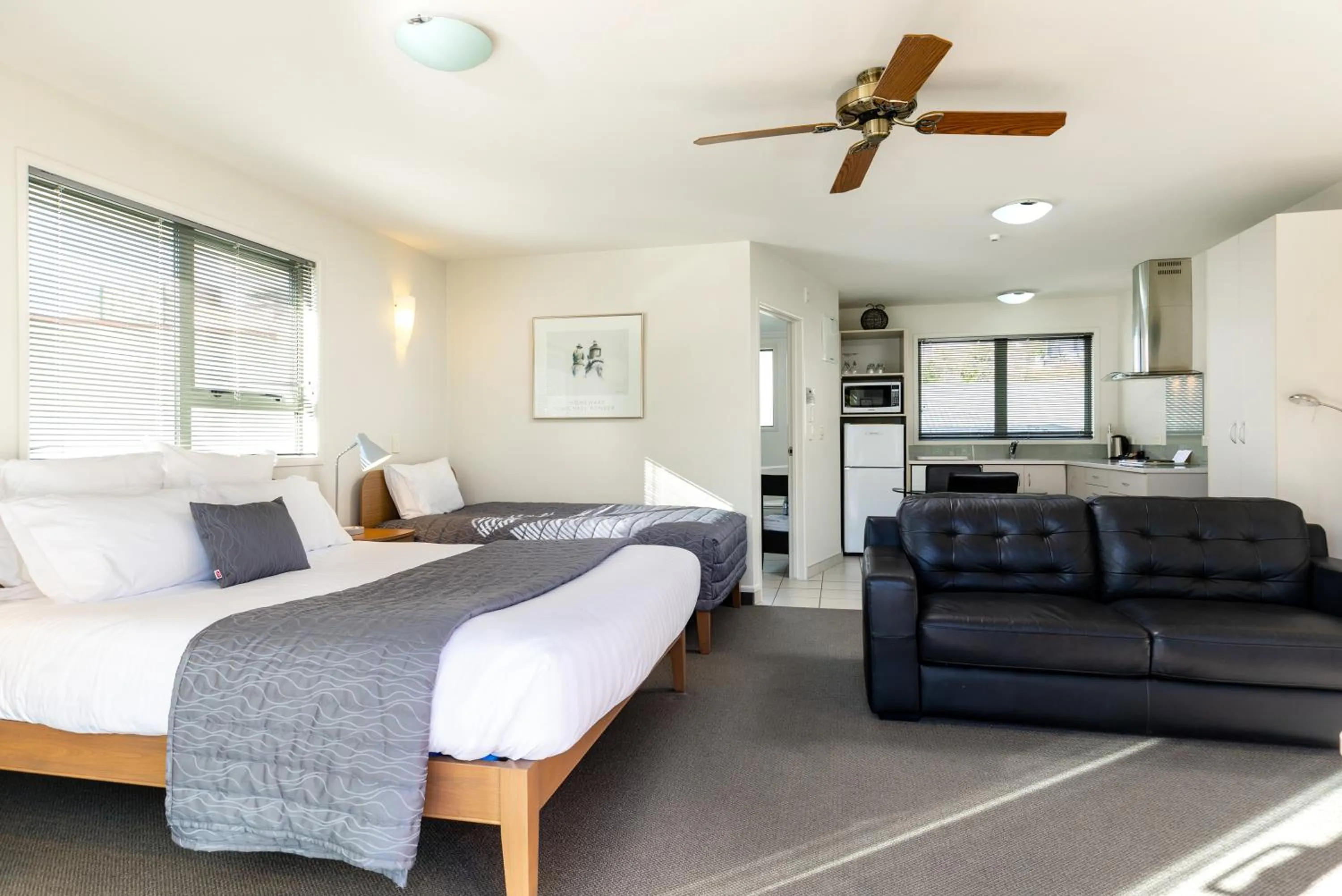 Bed in Jasmine Court Motel