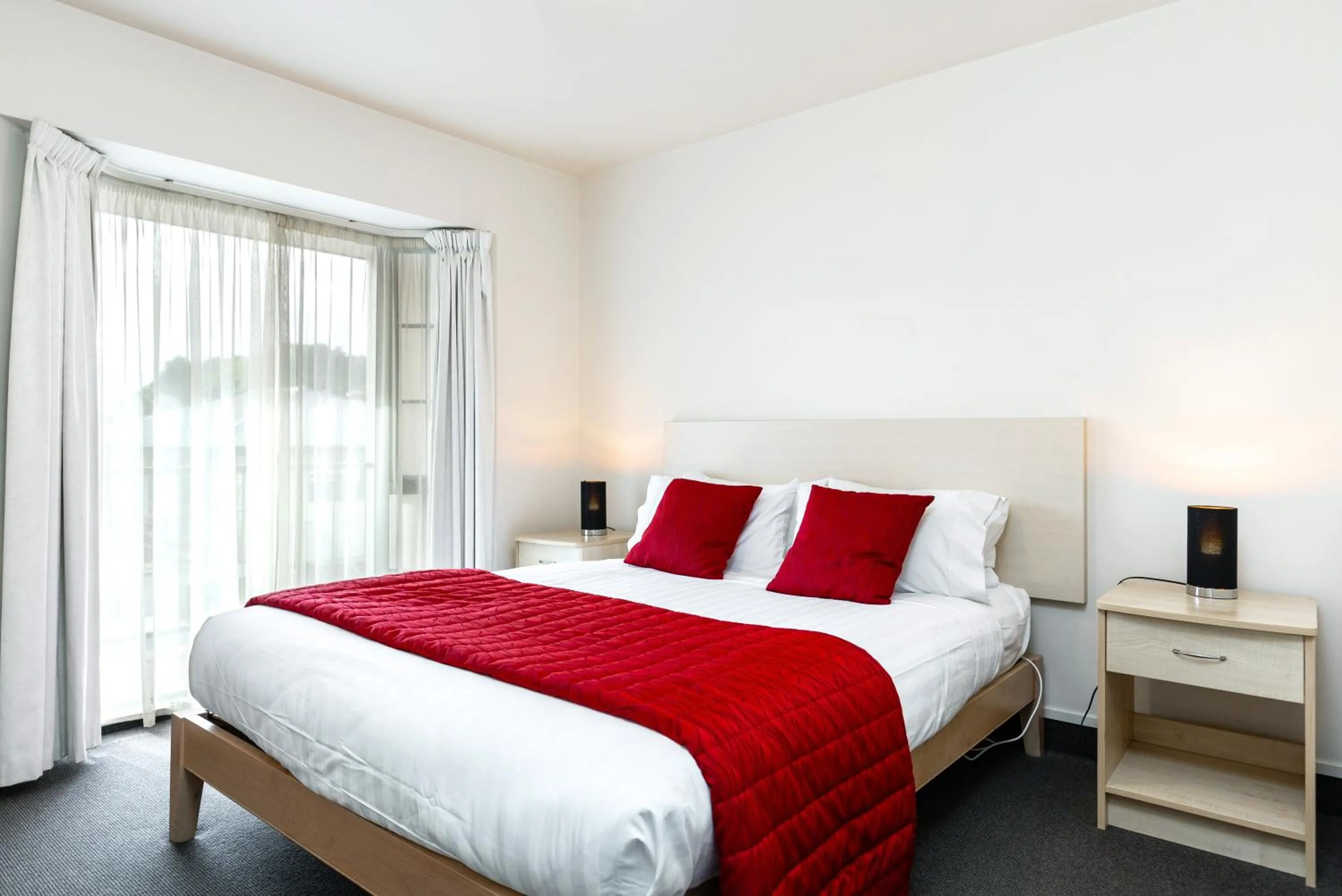 Bed in Jasmine Court Motel