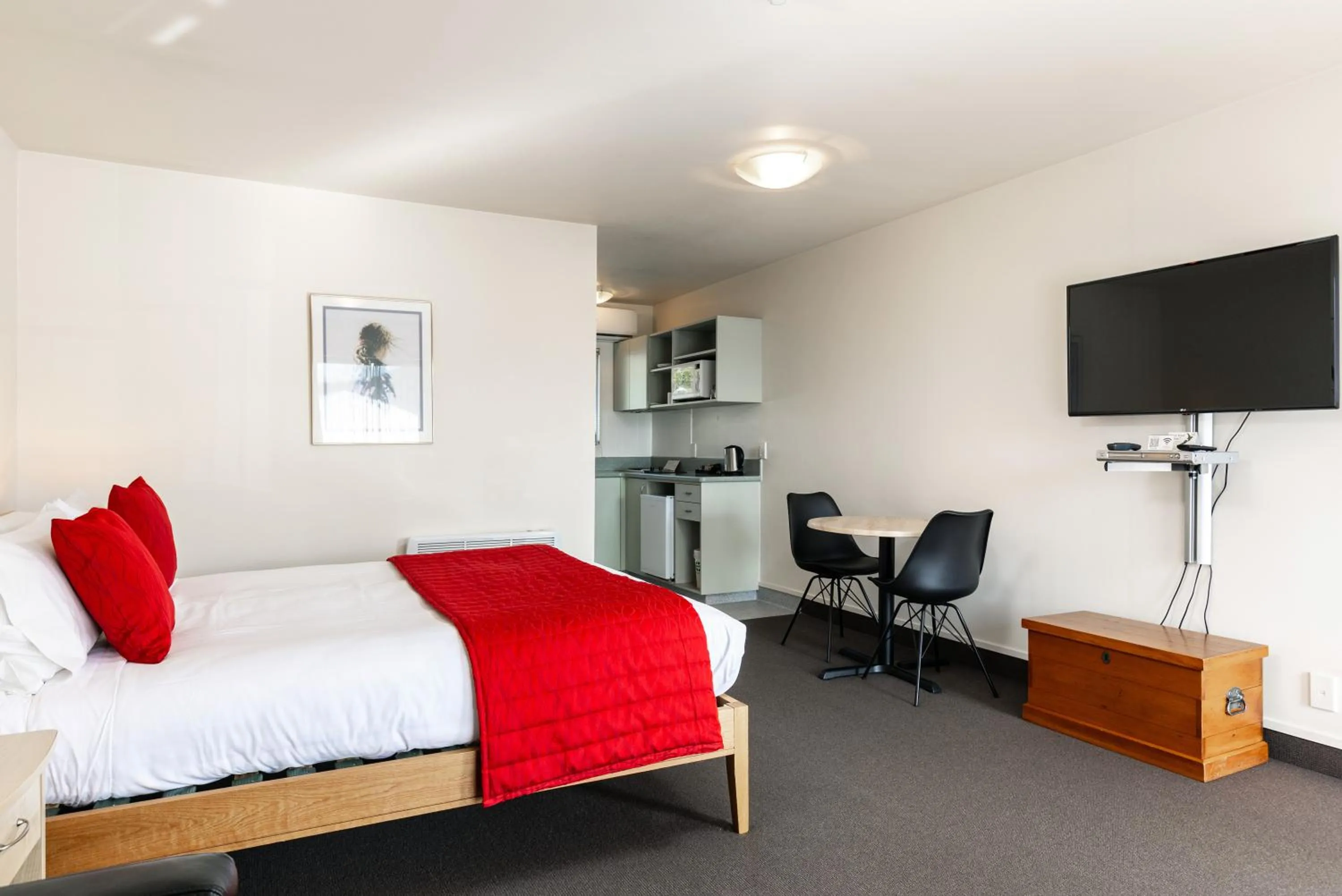 Bed in Jasmine Court Motel