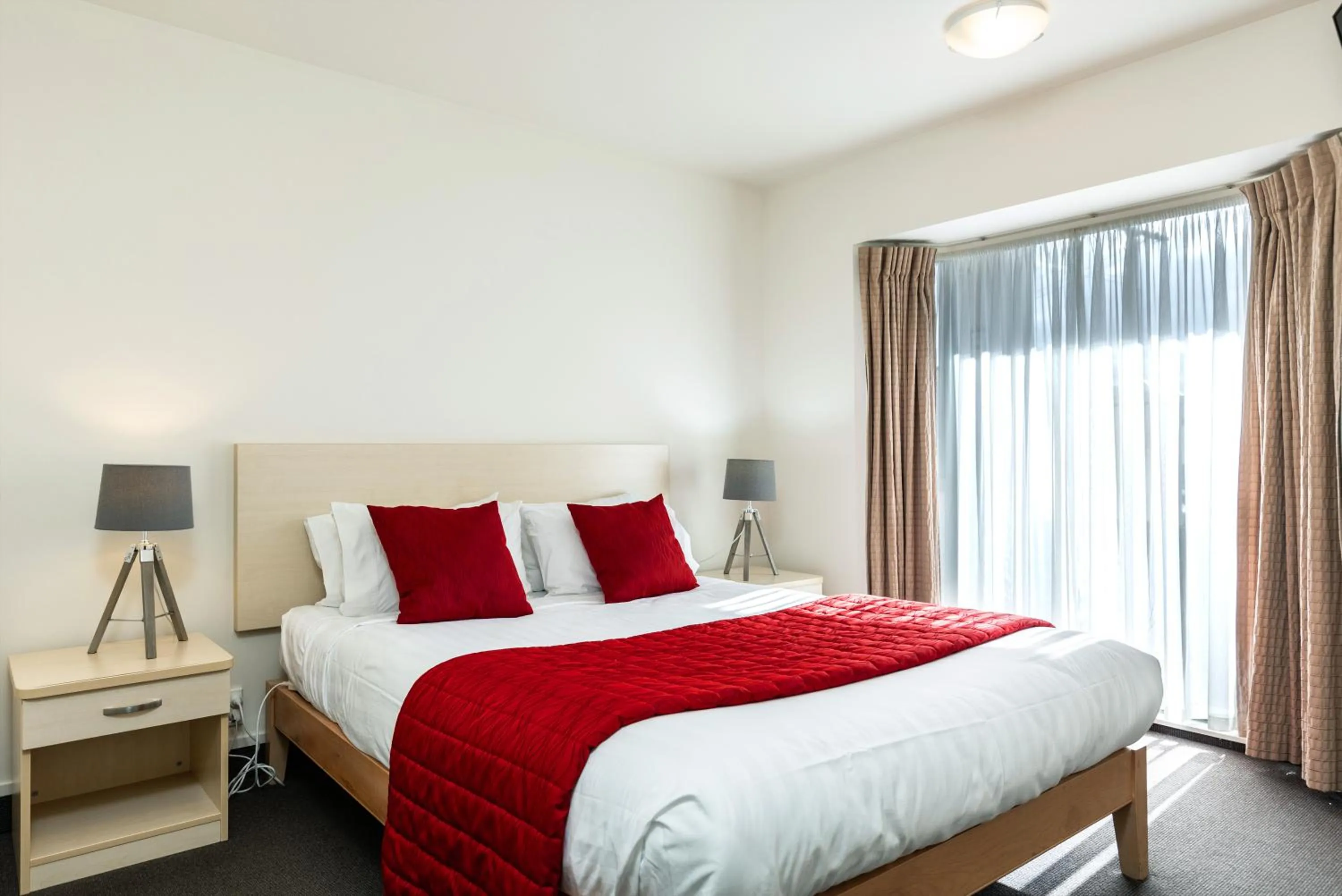 Bed in Jasmine Court Motel