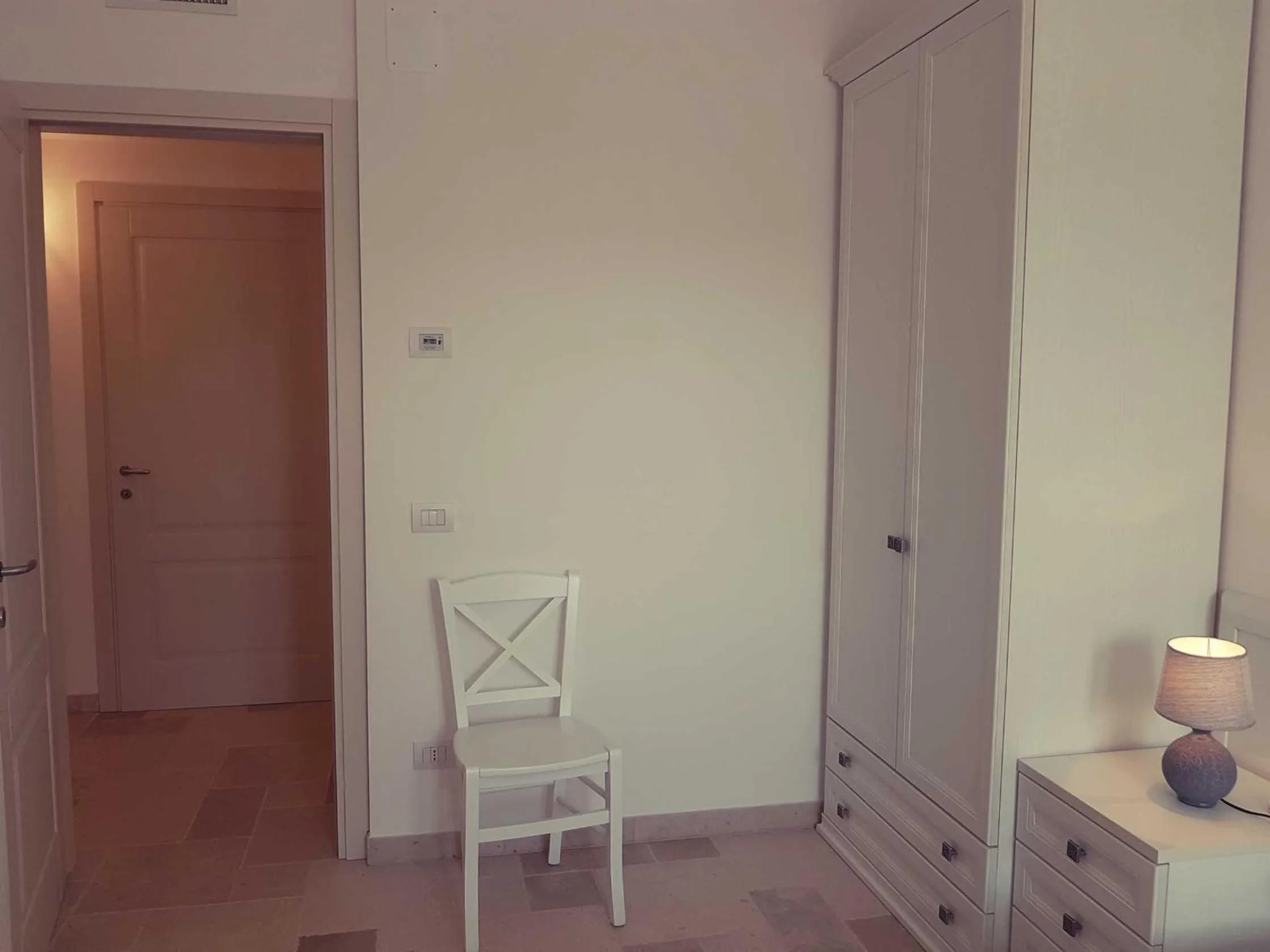 Photo of the whole room in Lunalì