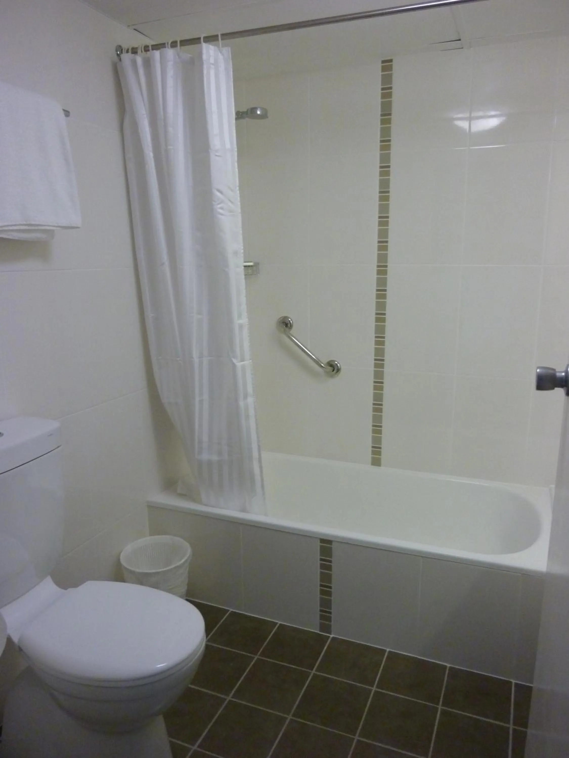 Bathroom in Coral Towers Holiday Suites