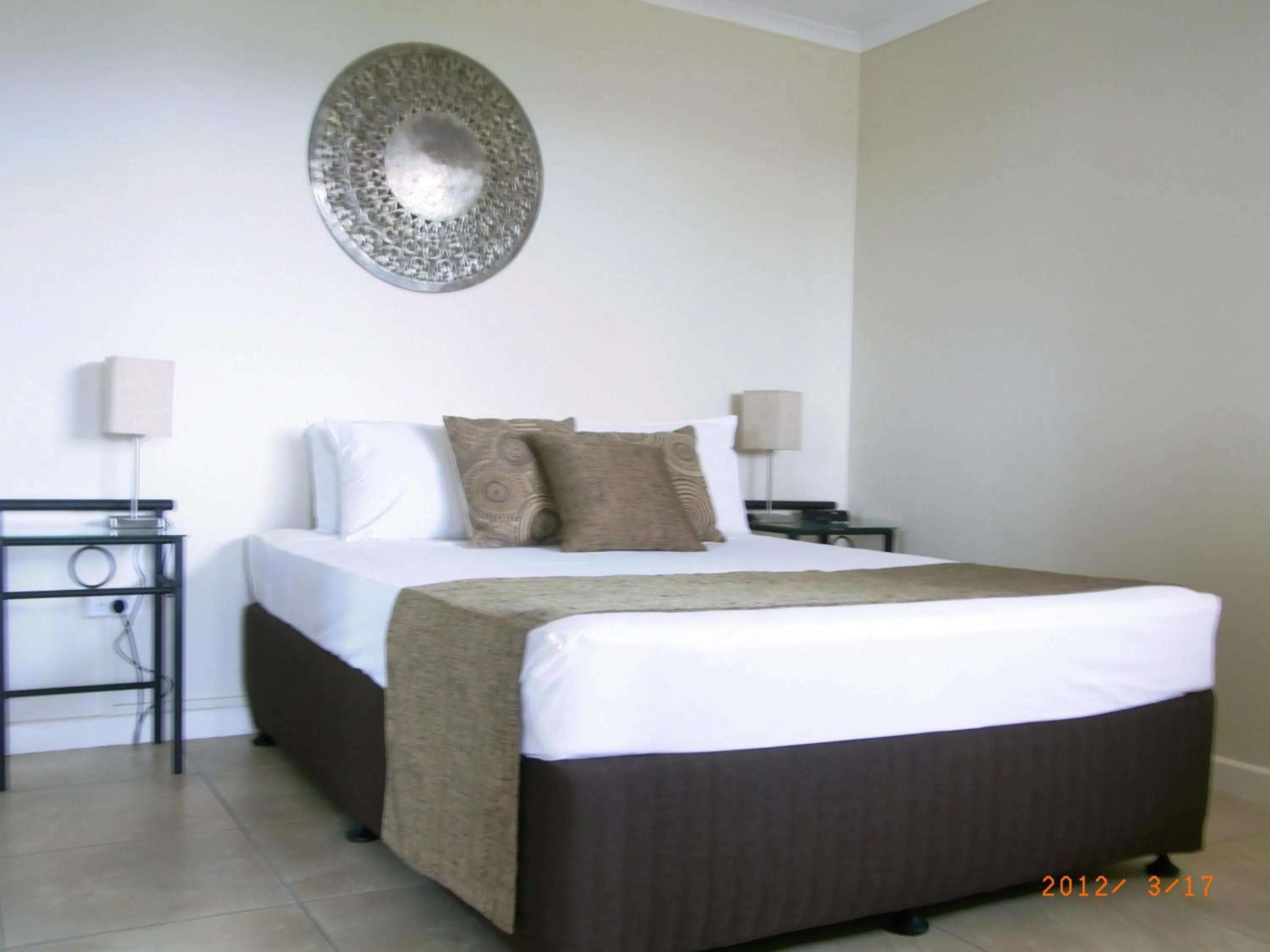 Bedroom, Bed in Coral Towers Holiday Suites