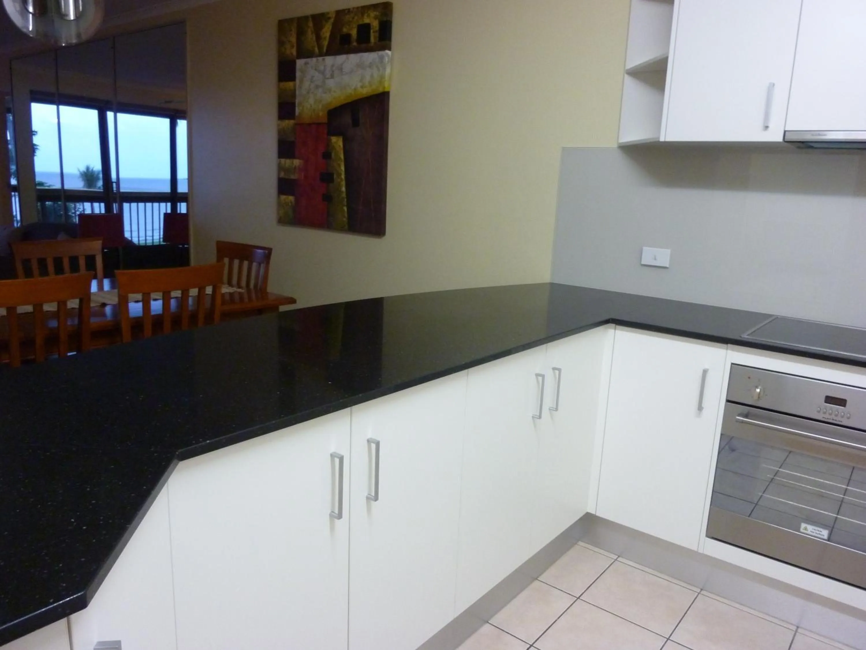 Kitchen or kitchenette in Coral Towers Holiday Suites