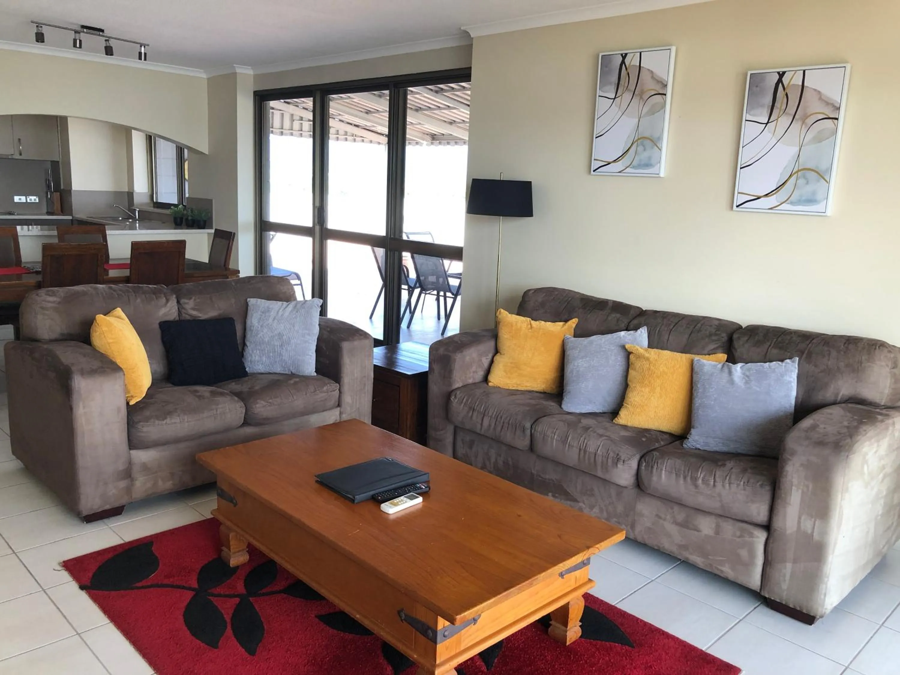 Property building in Coral Towers Holiday Suites