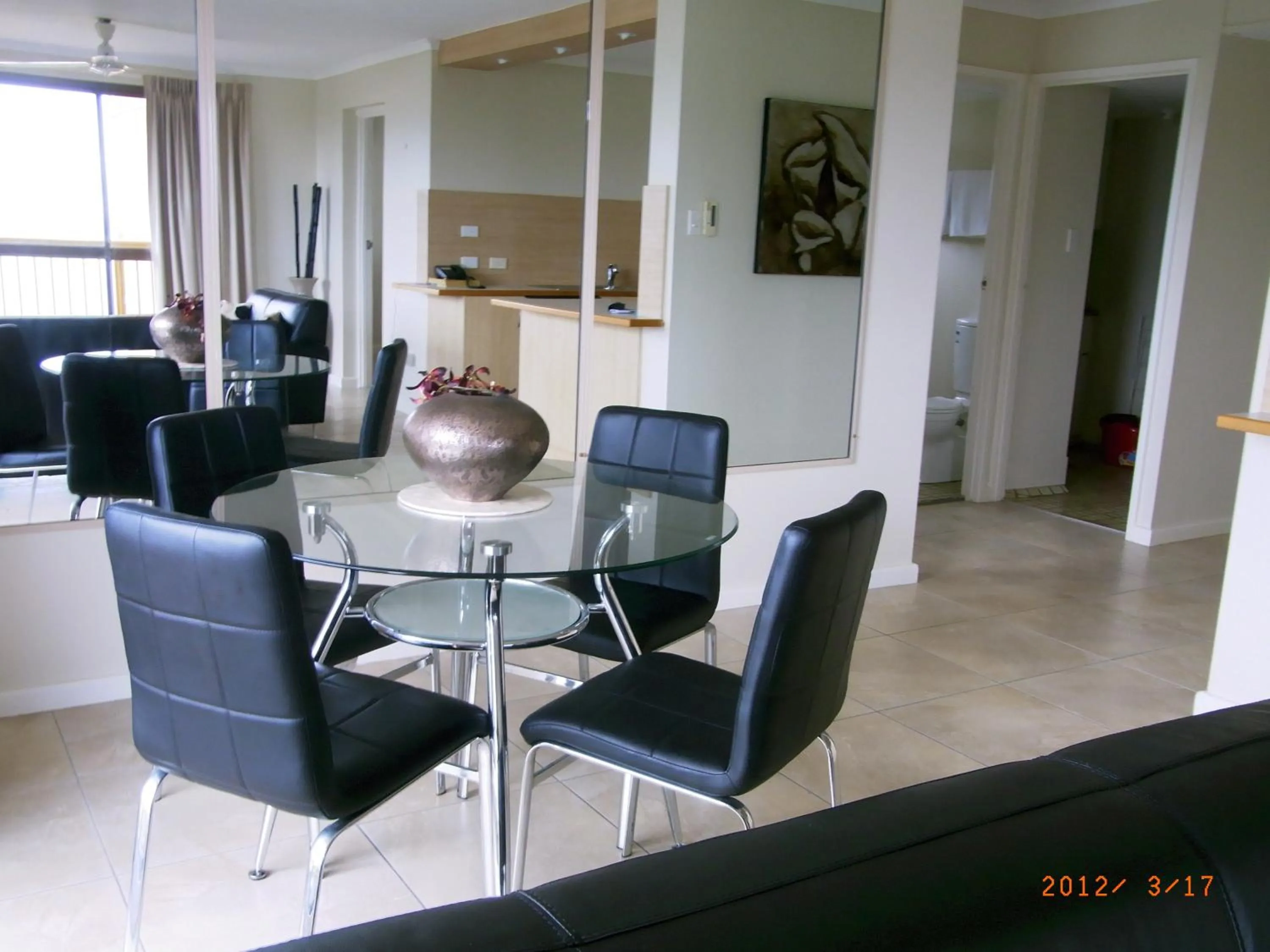 Dining area in Coral Towers Holiday Suites