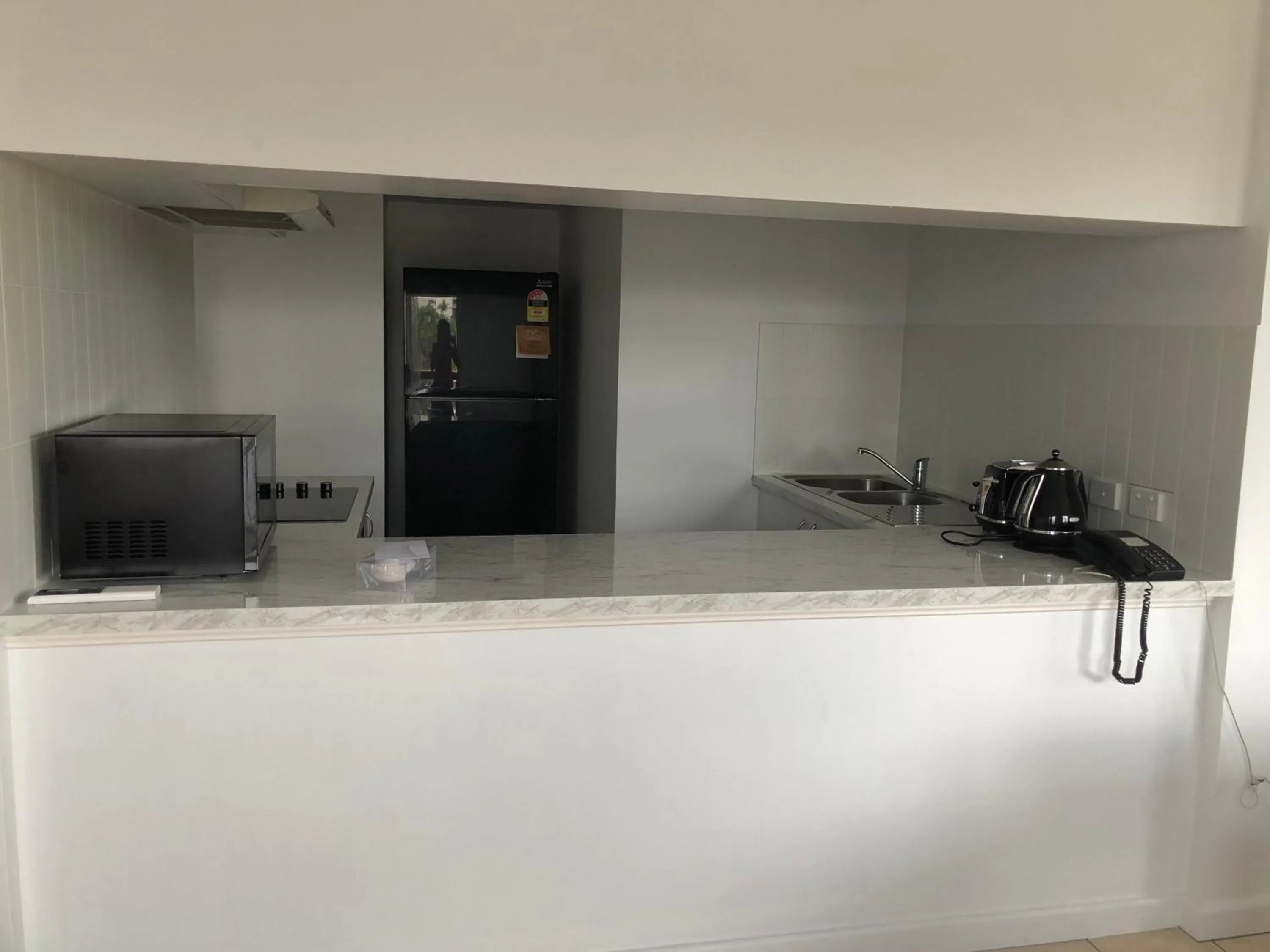 Kitchen or kitchenette in Coral Towers Holiday Suites