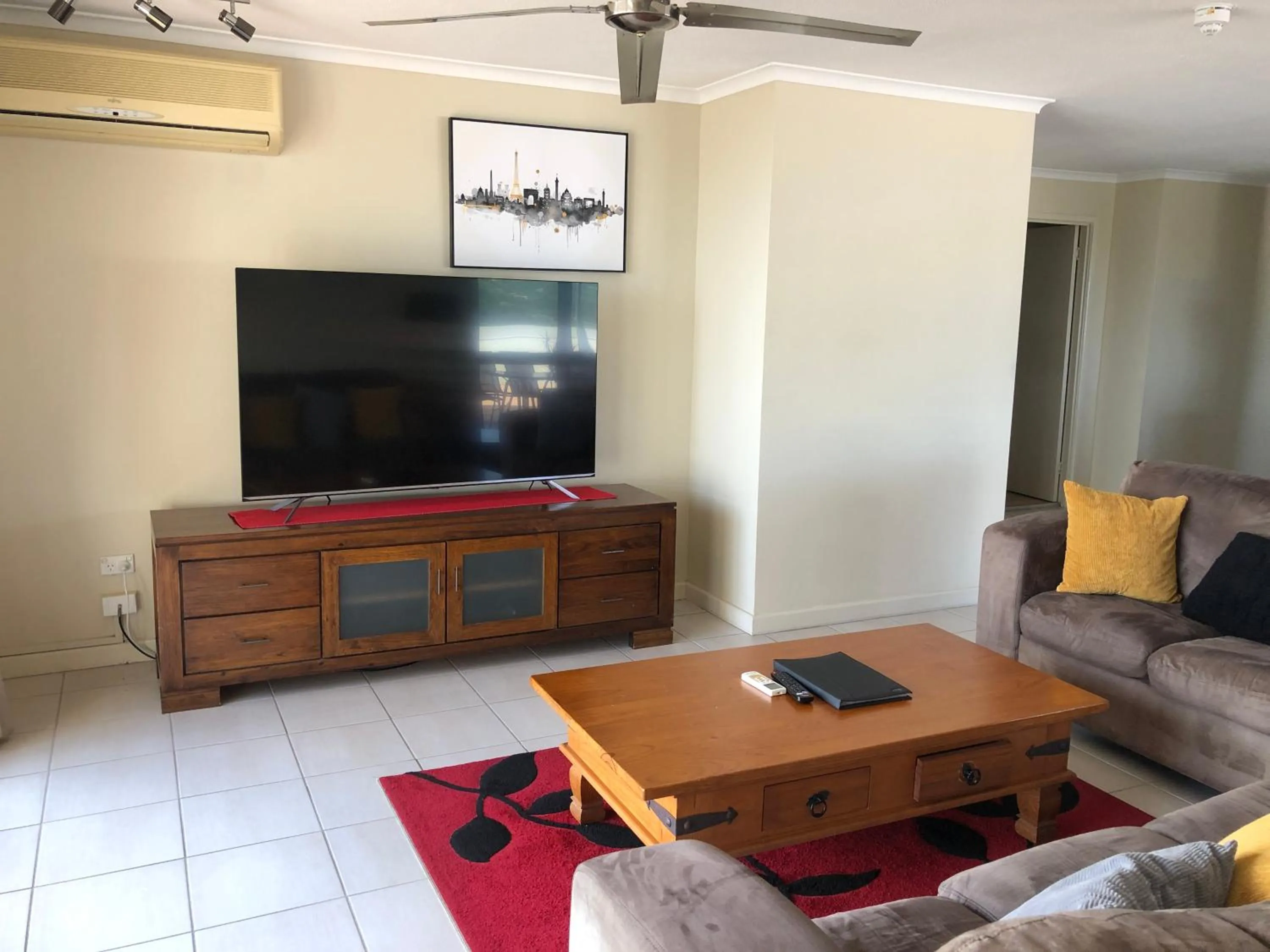 Property building in Coral Towers Holiday Suites