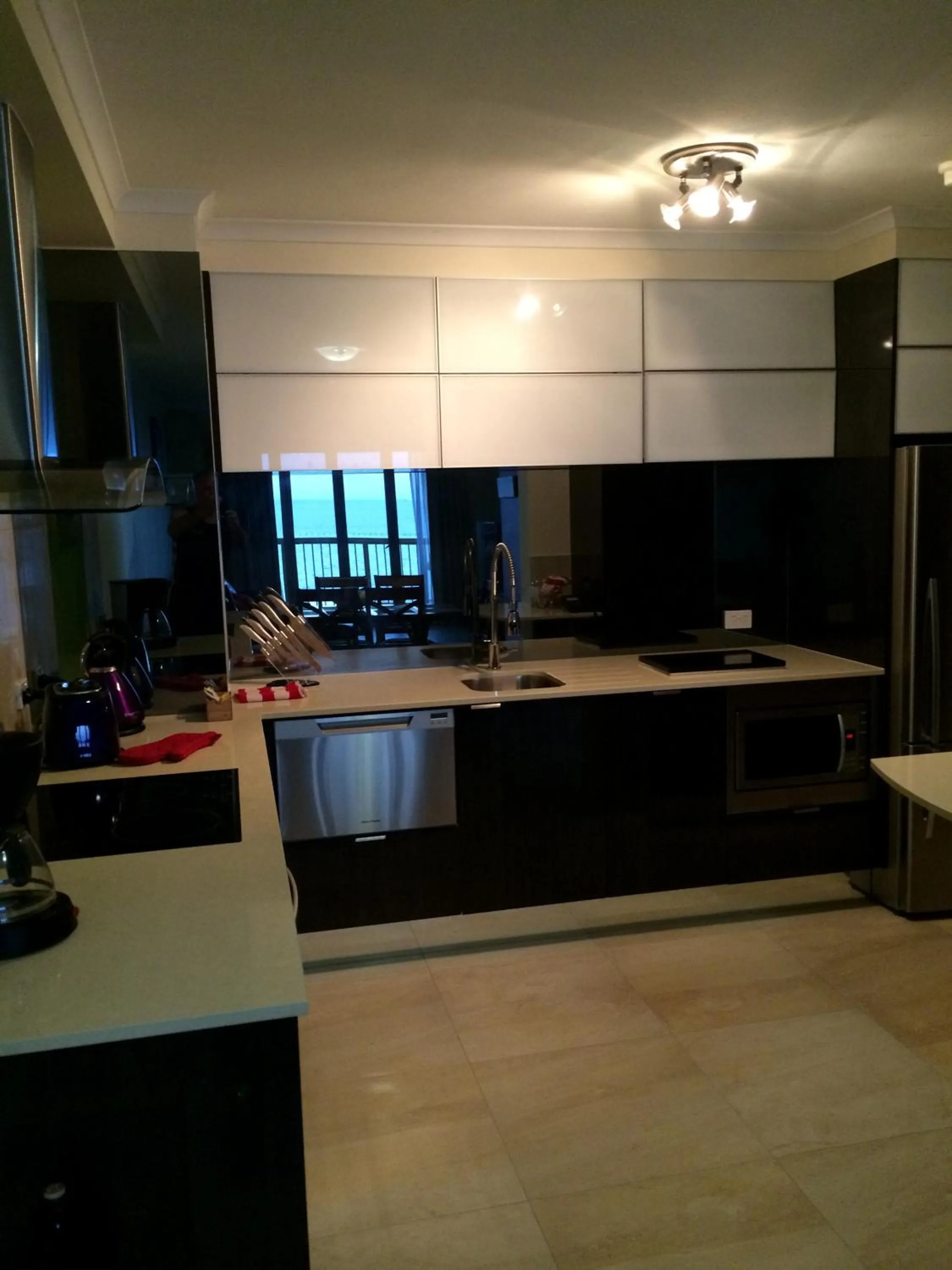 Kitchen or kitchenette in Coral Towers Holiday Suites