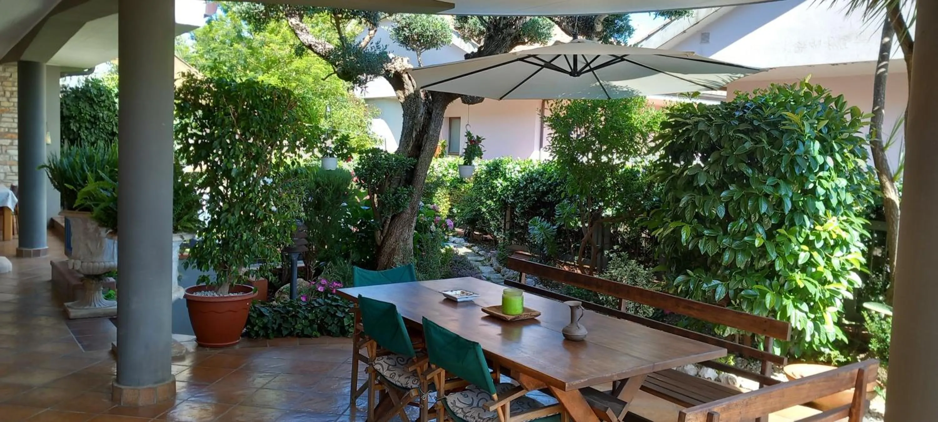 Garden view in B&B Villa Noemi