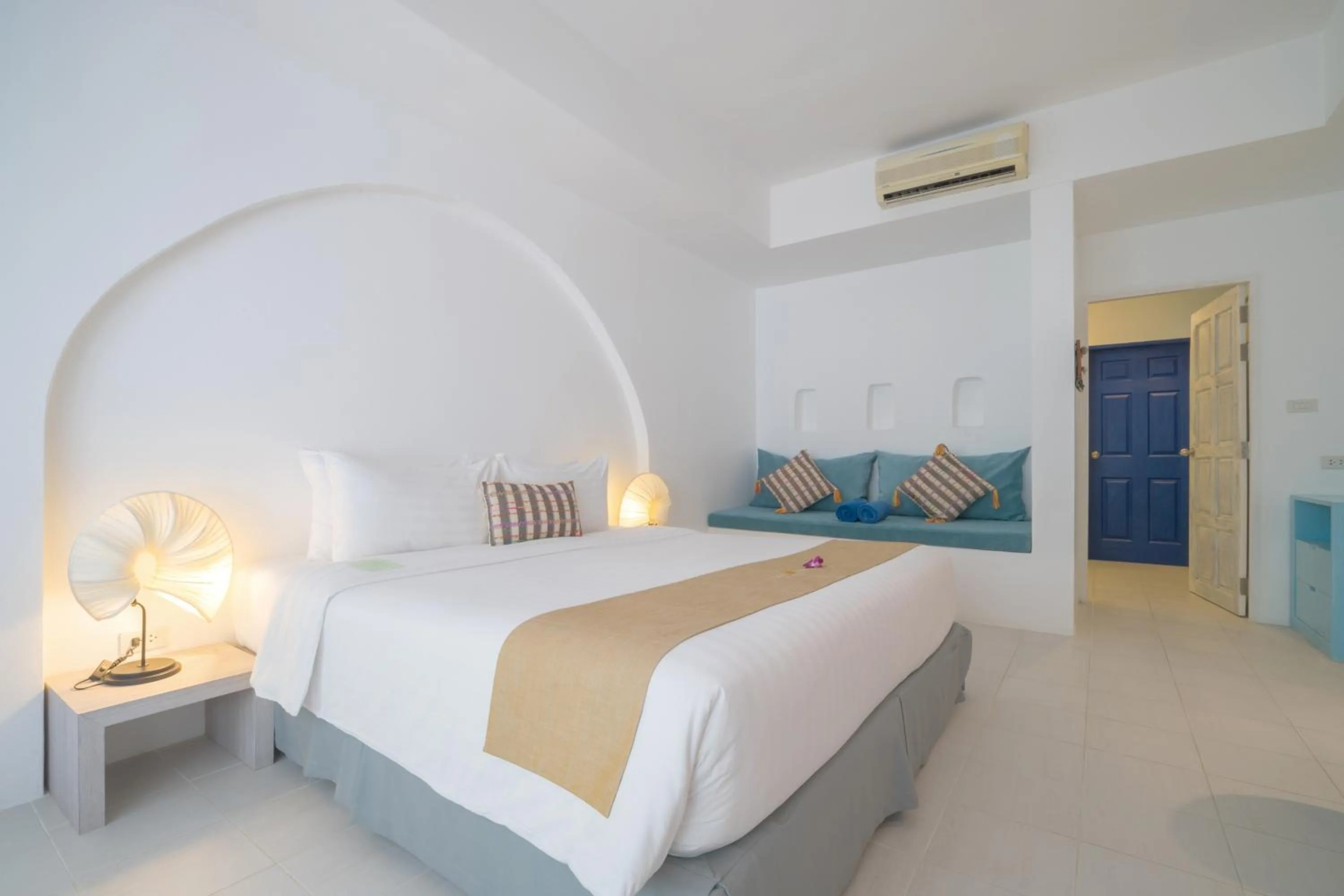 Photo of the whole room, Bed in Ocean Breeze Resort Khaolak