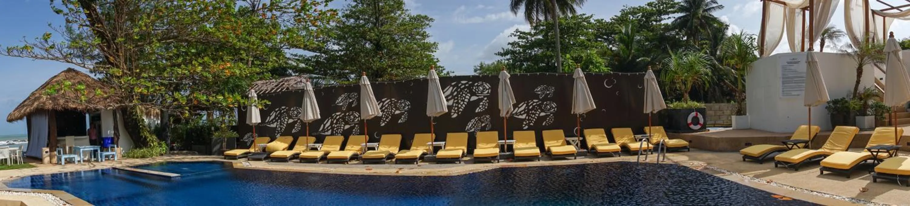 Swimming pool in Ocean Breeze Resort Khaolak