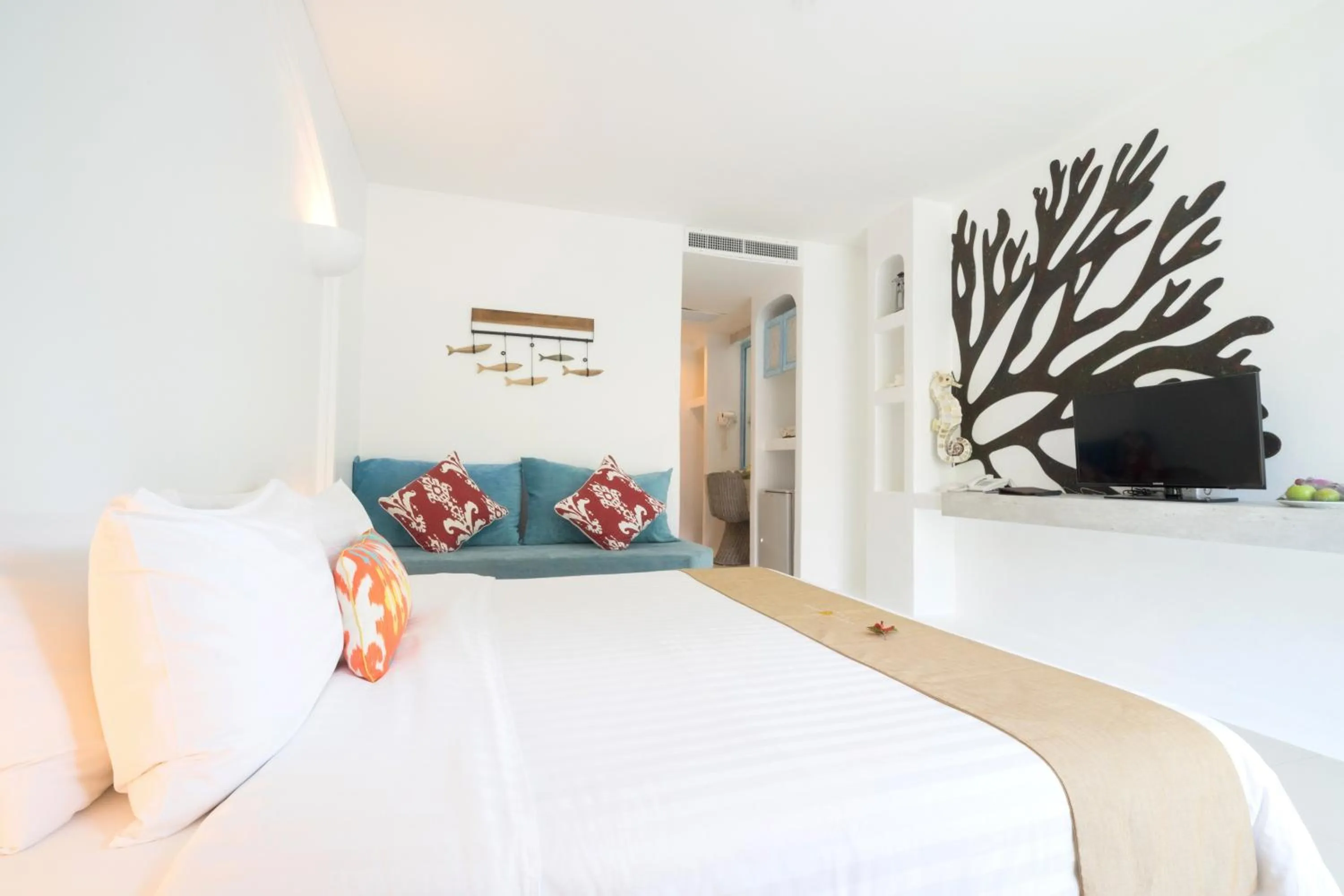 Photo of the whole room, Bed in Ocean Breeze Resort Khaolak