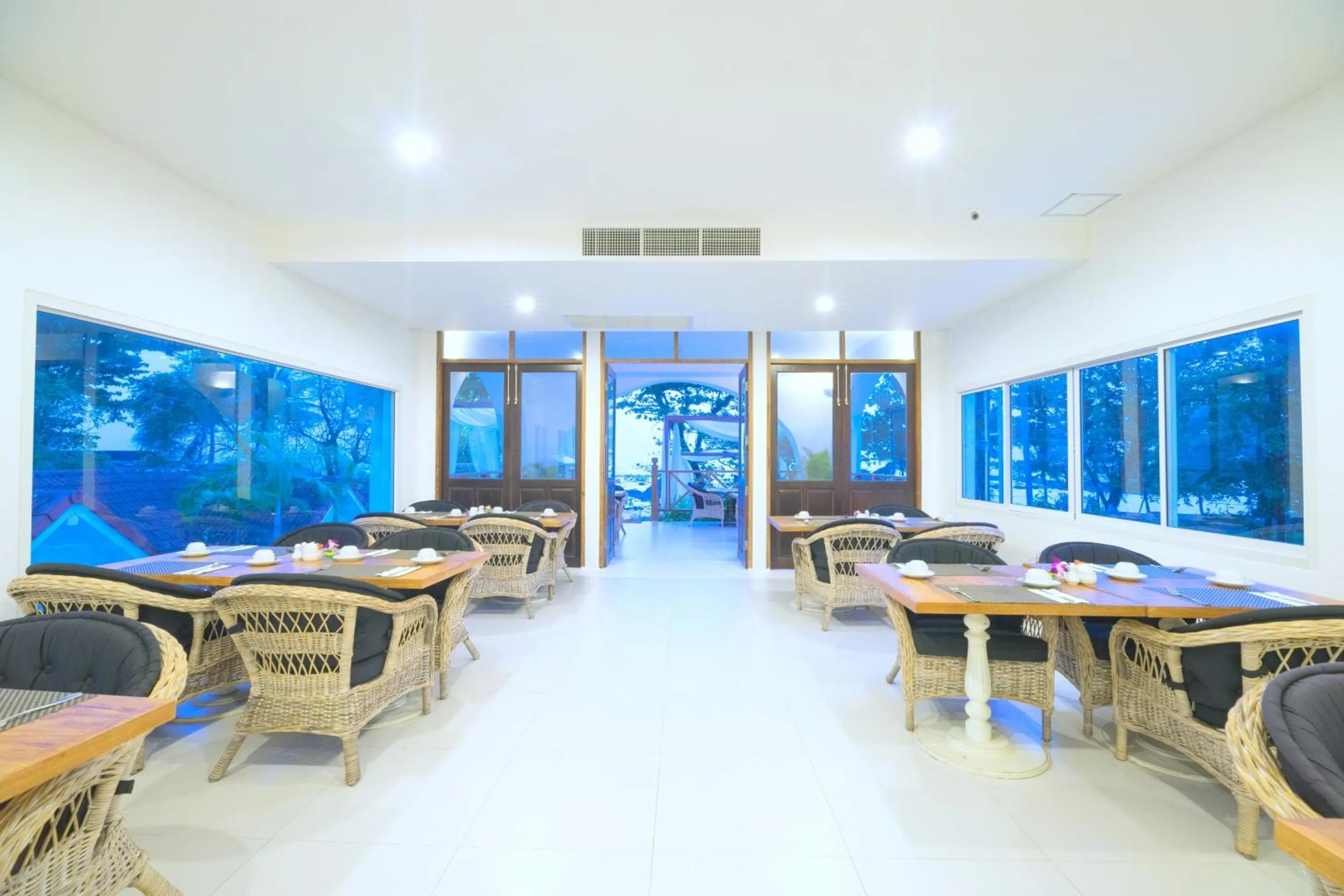 Restaurant/places to eat in Ocean Breeze Resort Khaolak