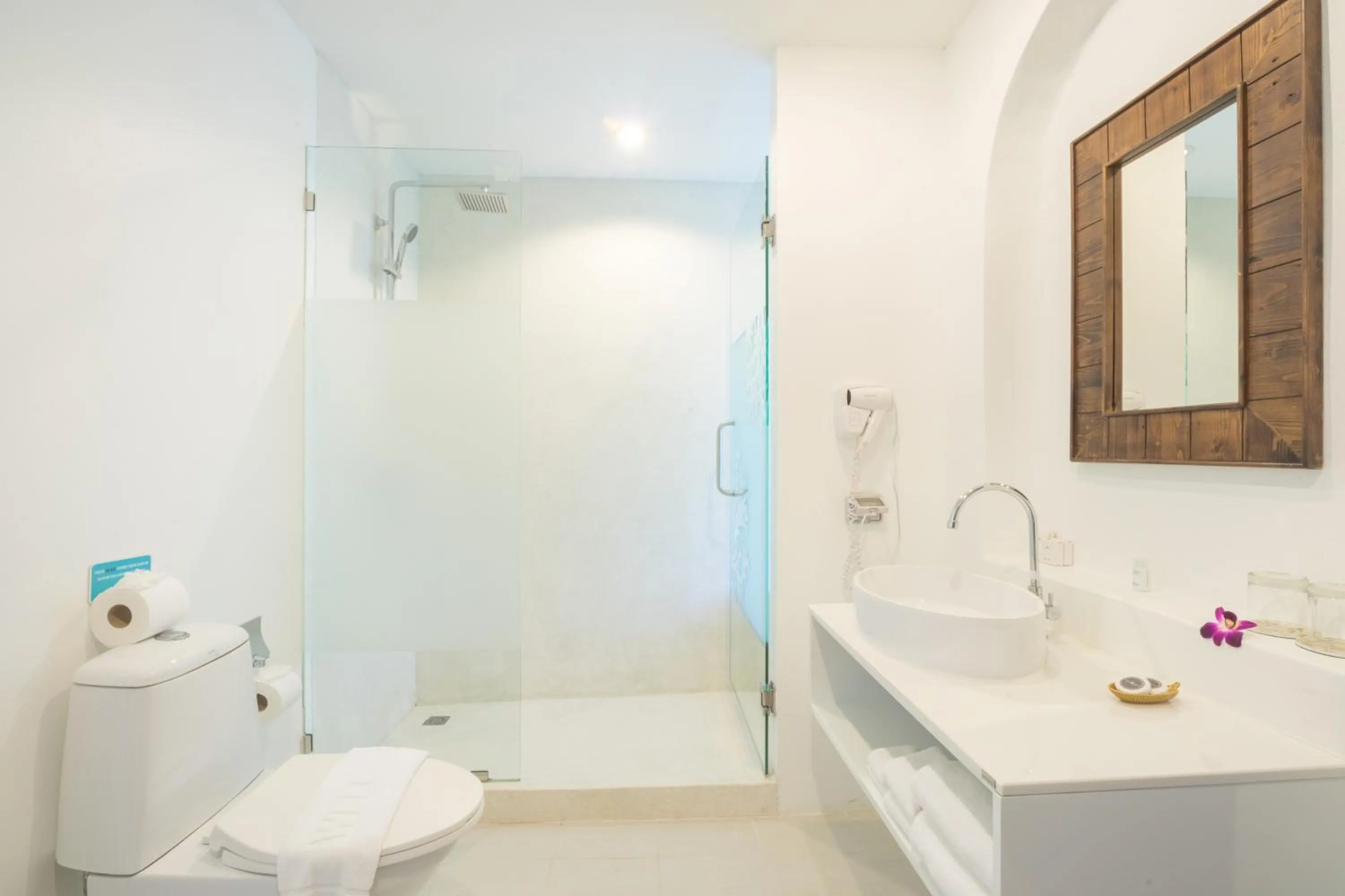 Toilet in Ocean Breeze Resort Khaolak