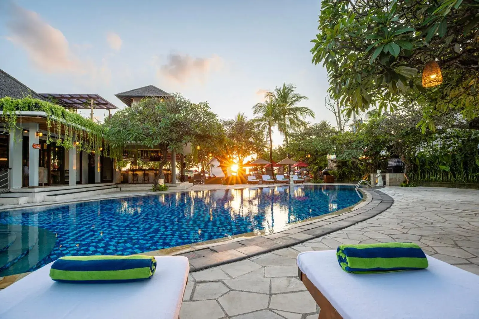 Swimming pool in Kuta Seaview Beach Resort Swimming pool in Kuta Seaview Beach Resort