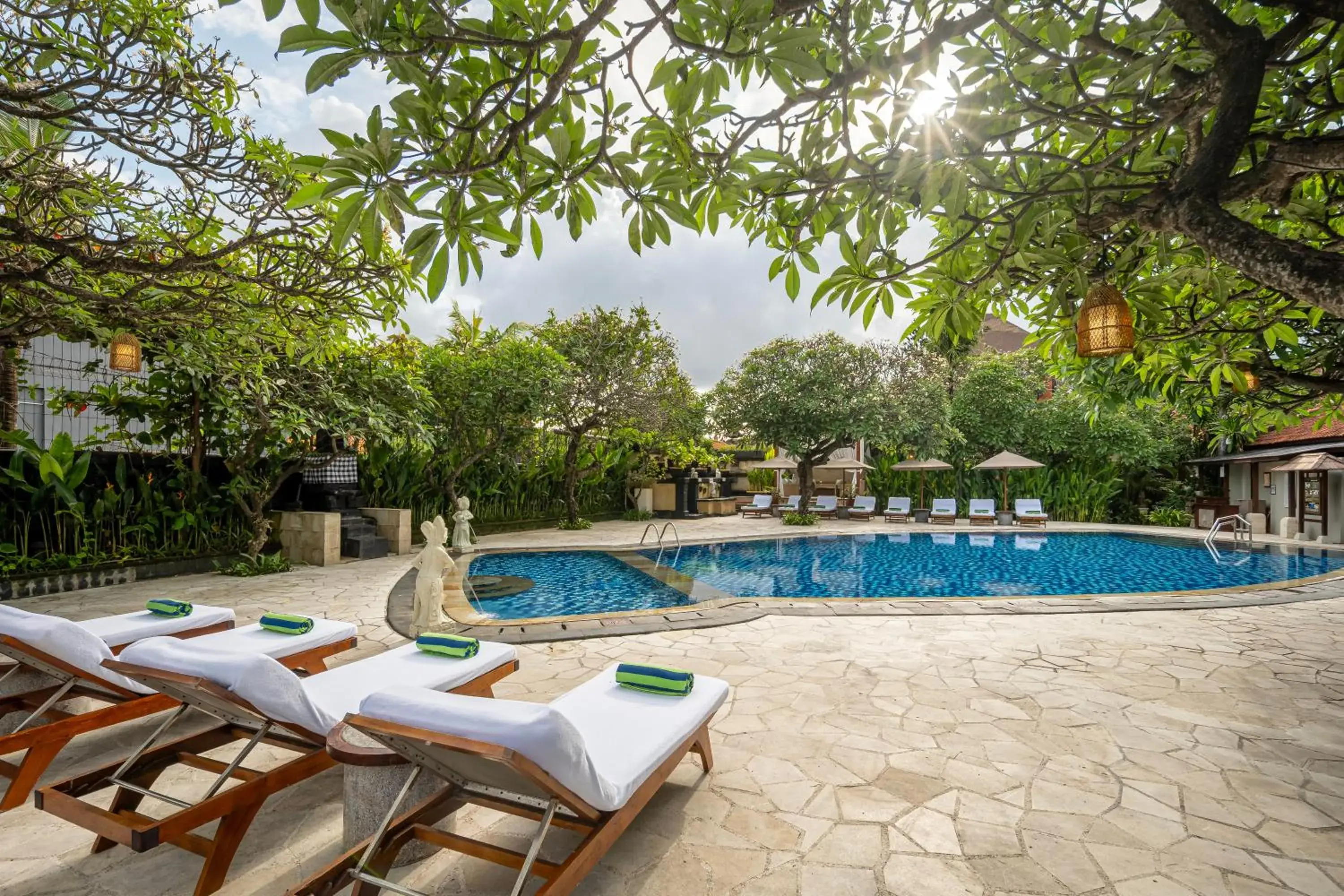 Swimming pool in Kuta Seaview Beach Resort Swimming pool in Kuta Seaview Beach Resort